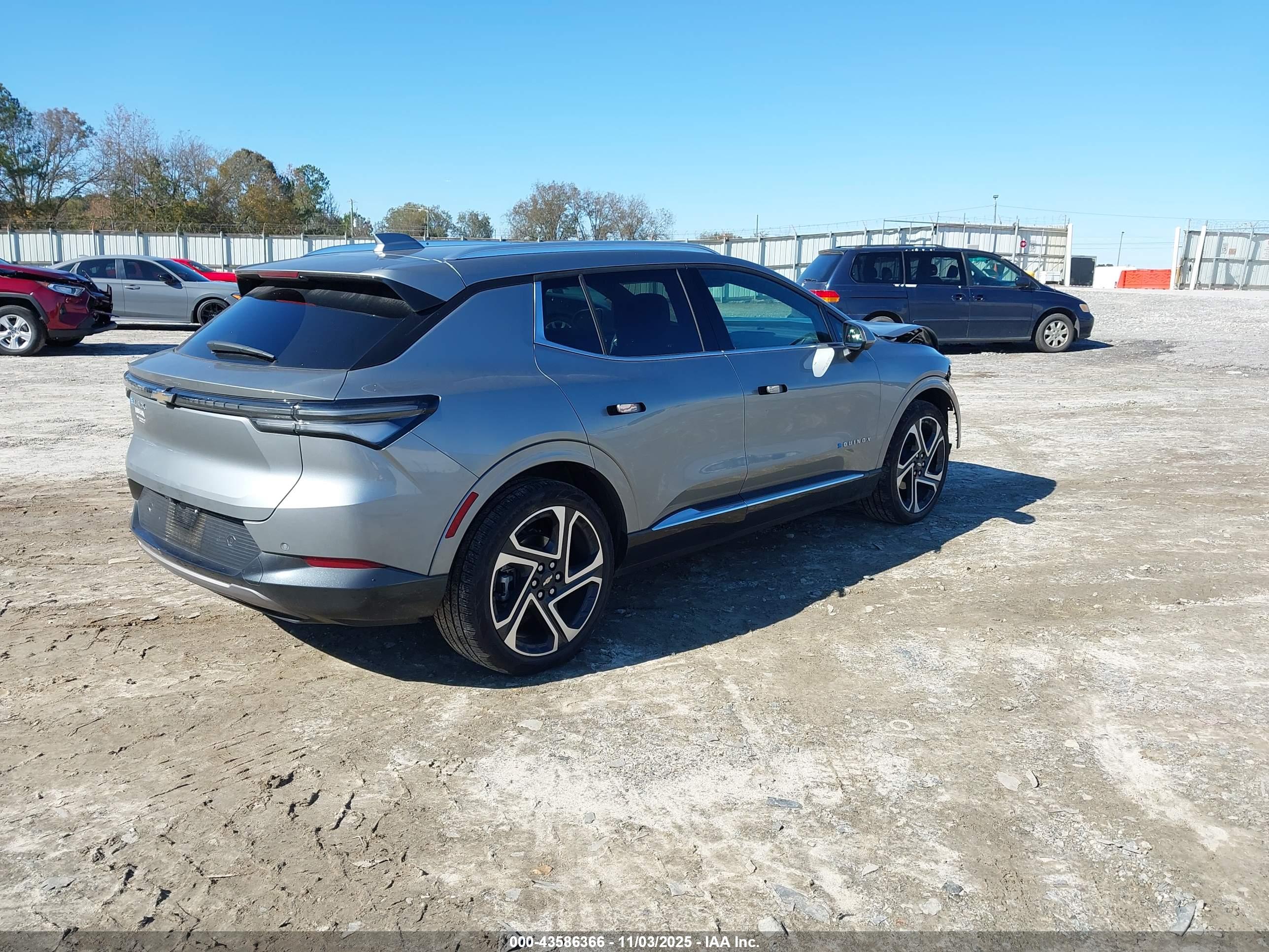 CHEVROLET EQUINOX image 4