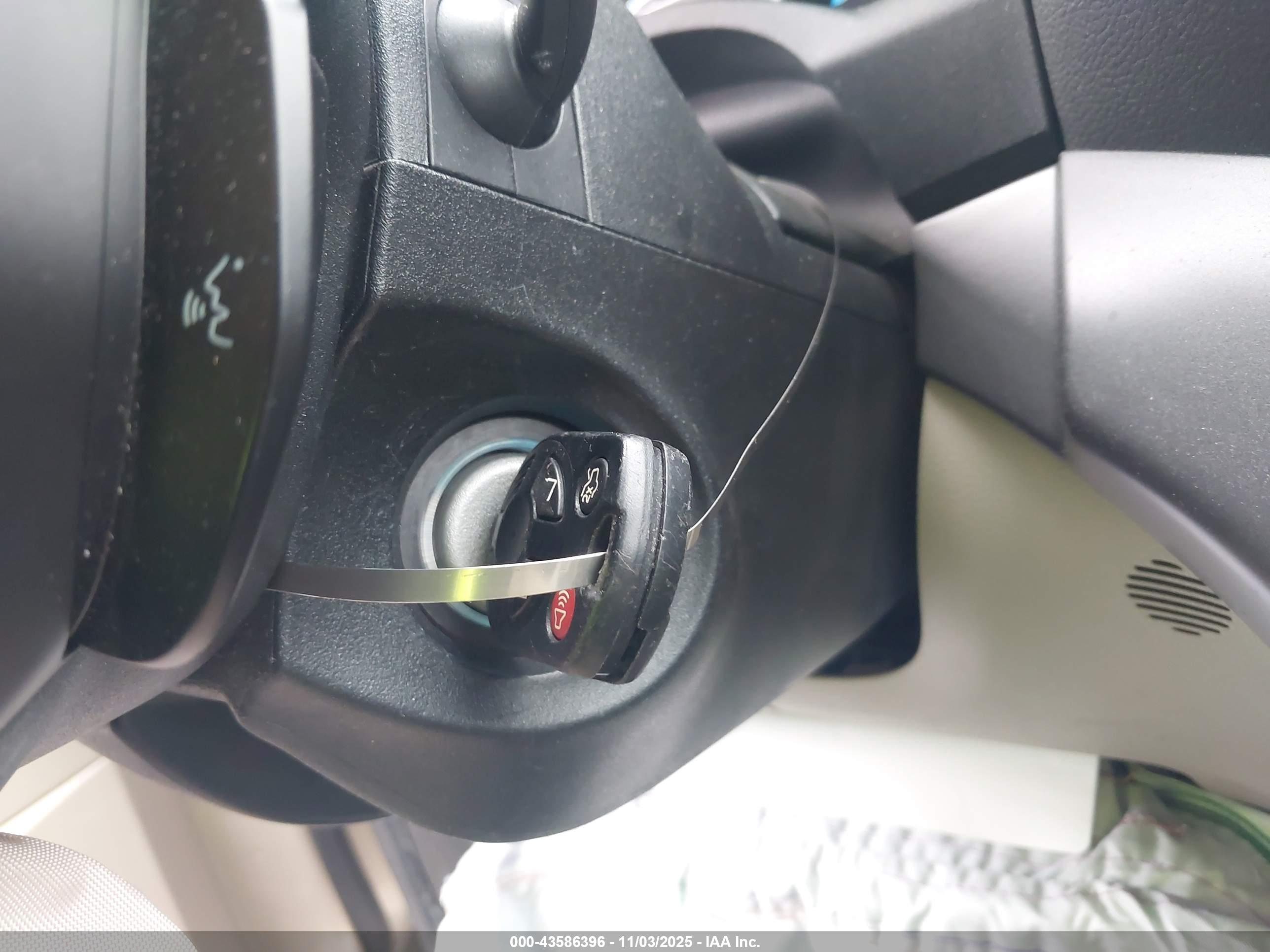 FORD C-MAX image 11