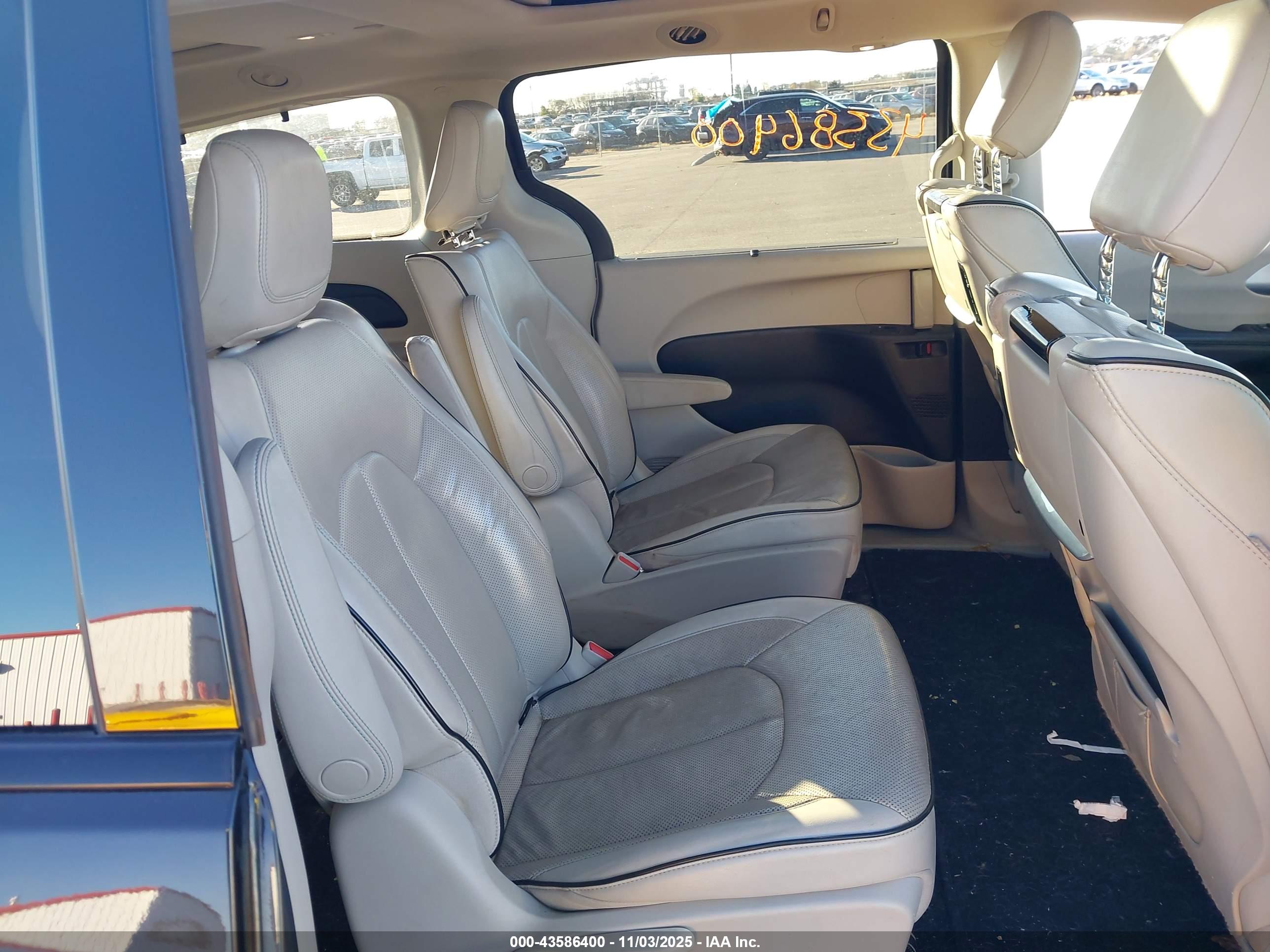 CHRYSLER PACIFICA image 8