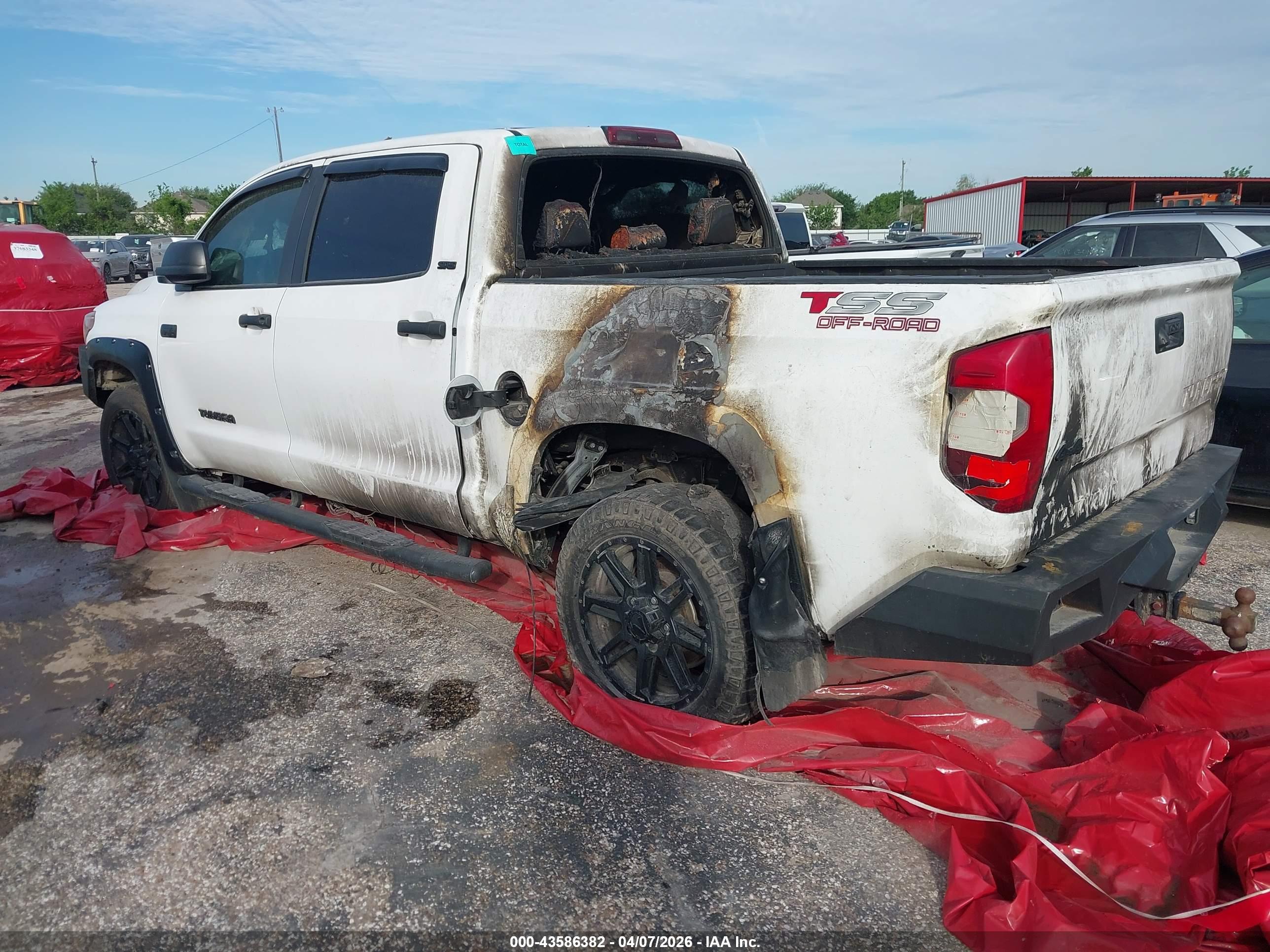 TOYOTA TUNDRA image 3