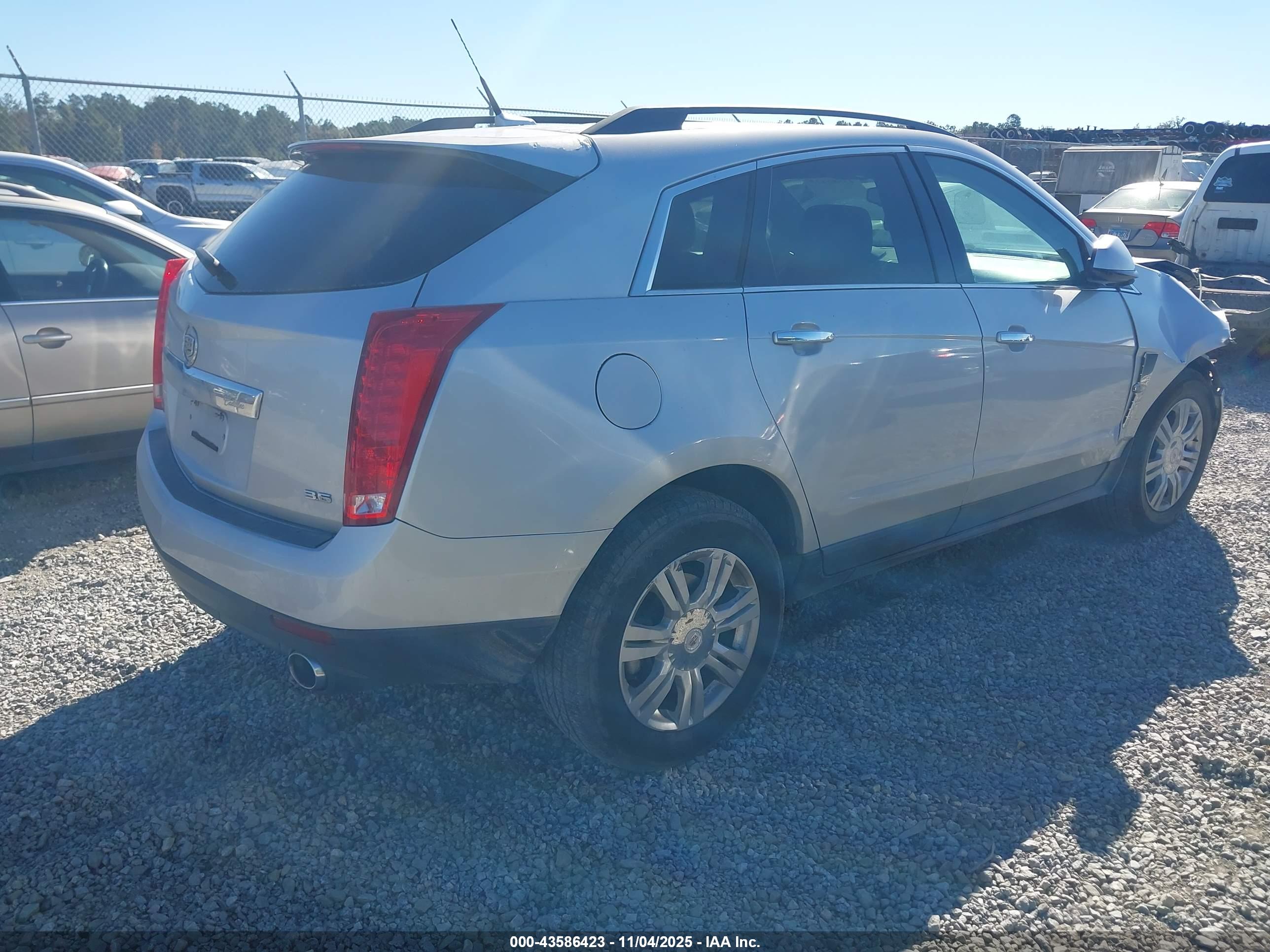 CADILLAC SRX image 4