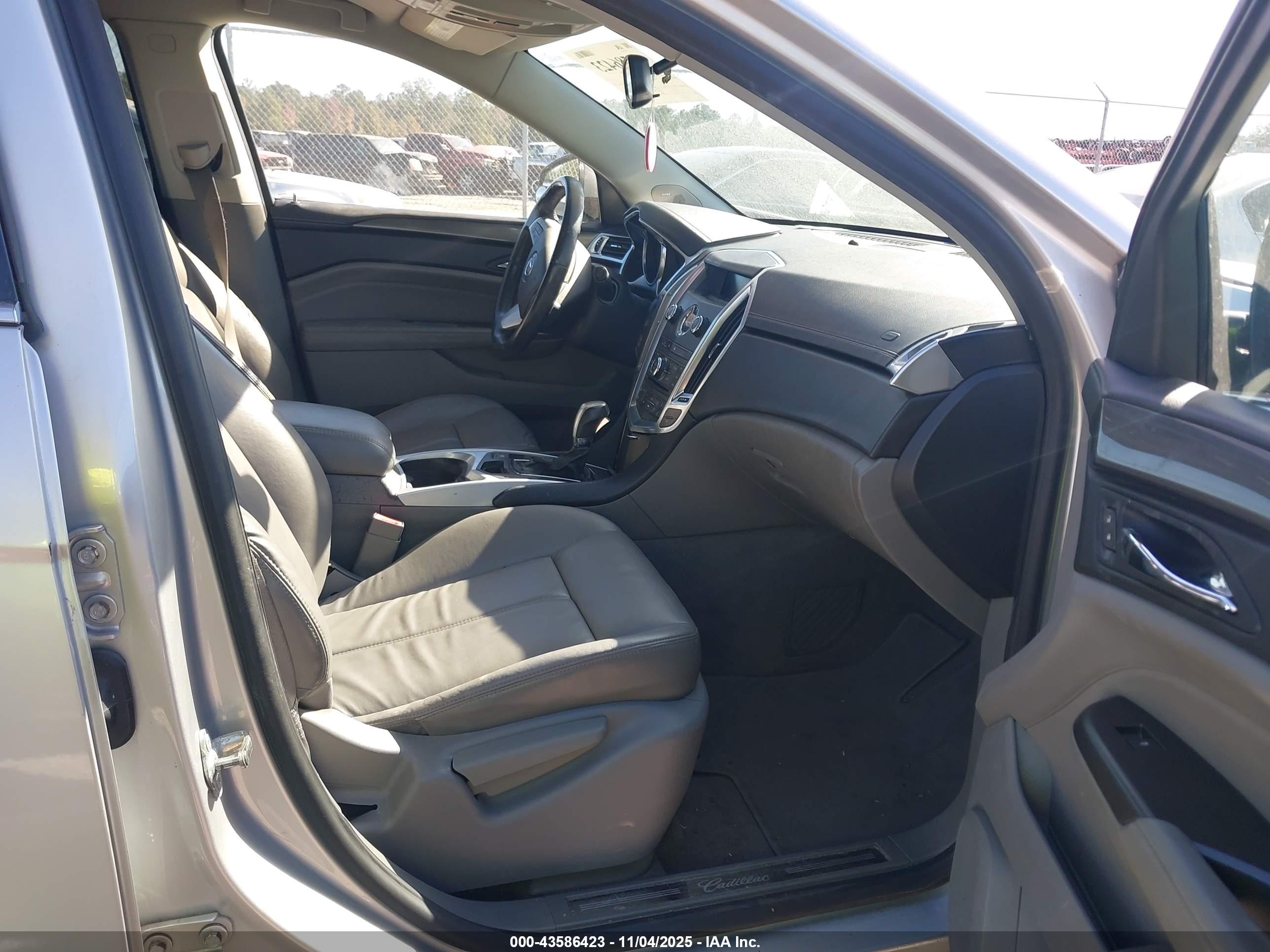 CADILLAC SRX image 5