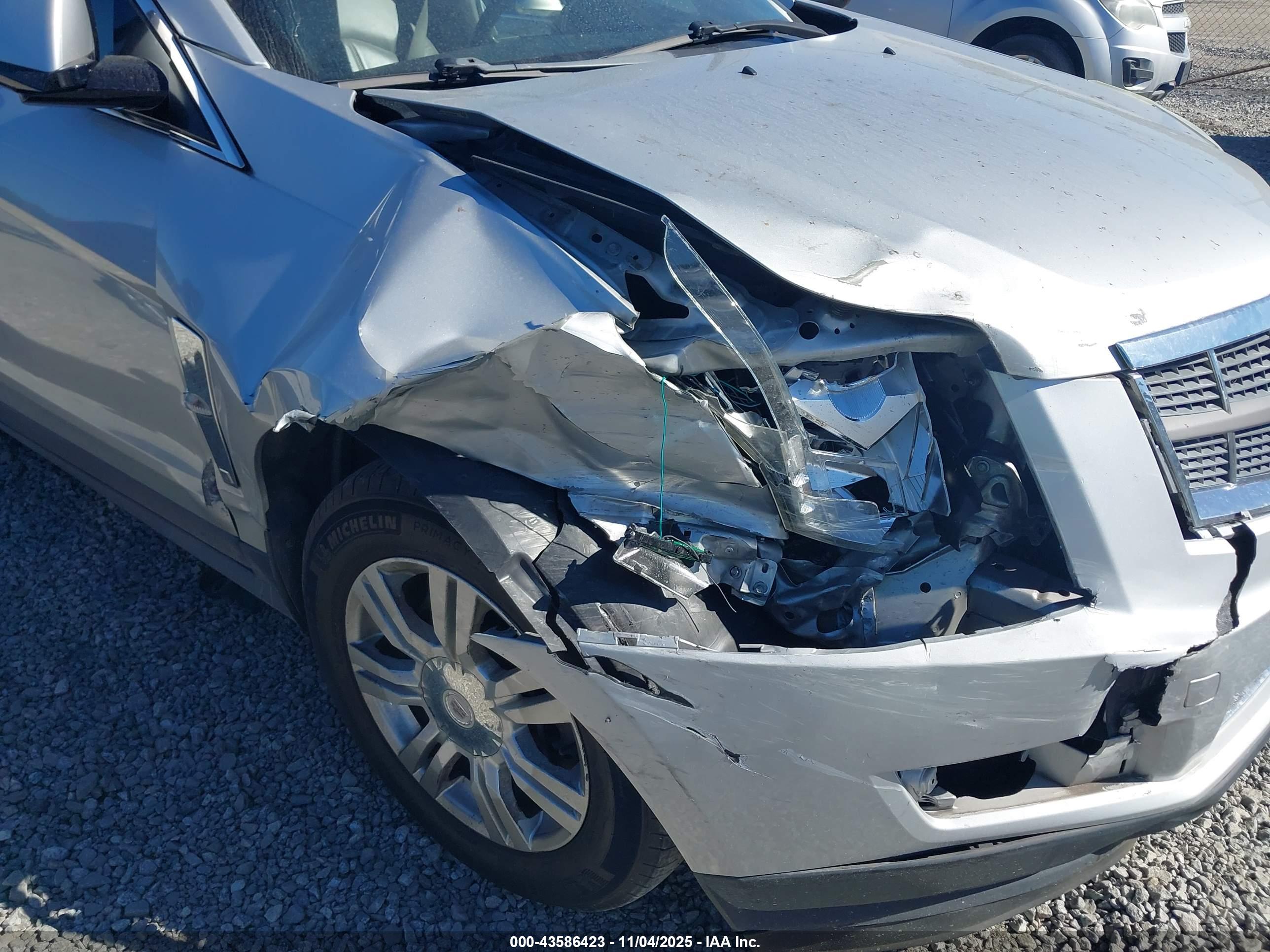 CADILLAC SRX image 6