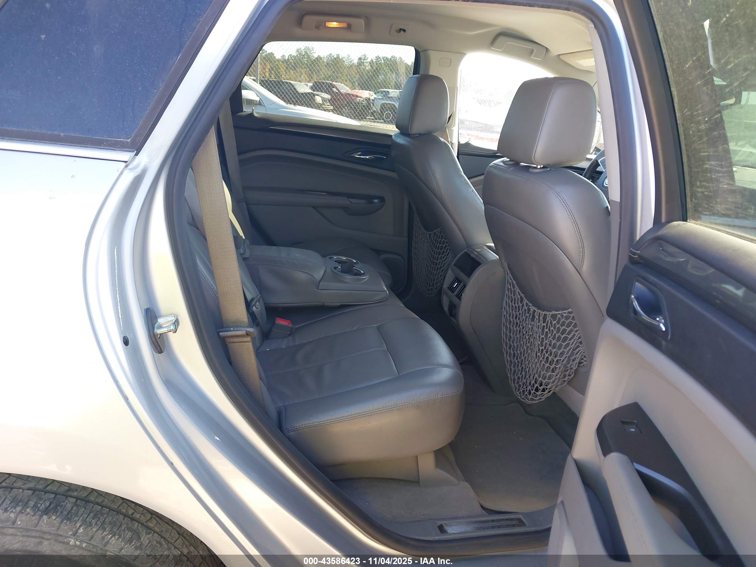 CADILLAC SRX image 8