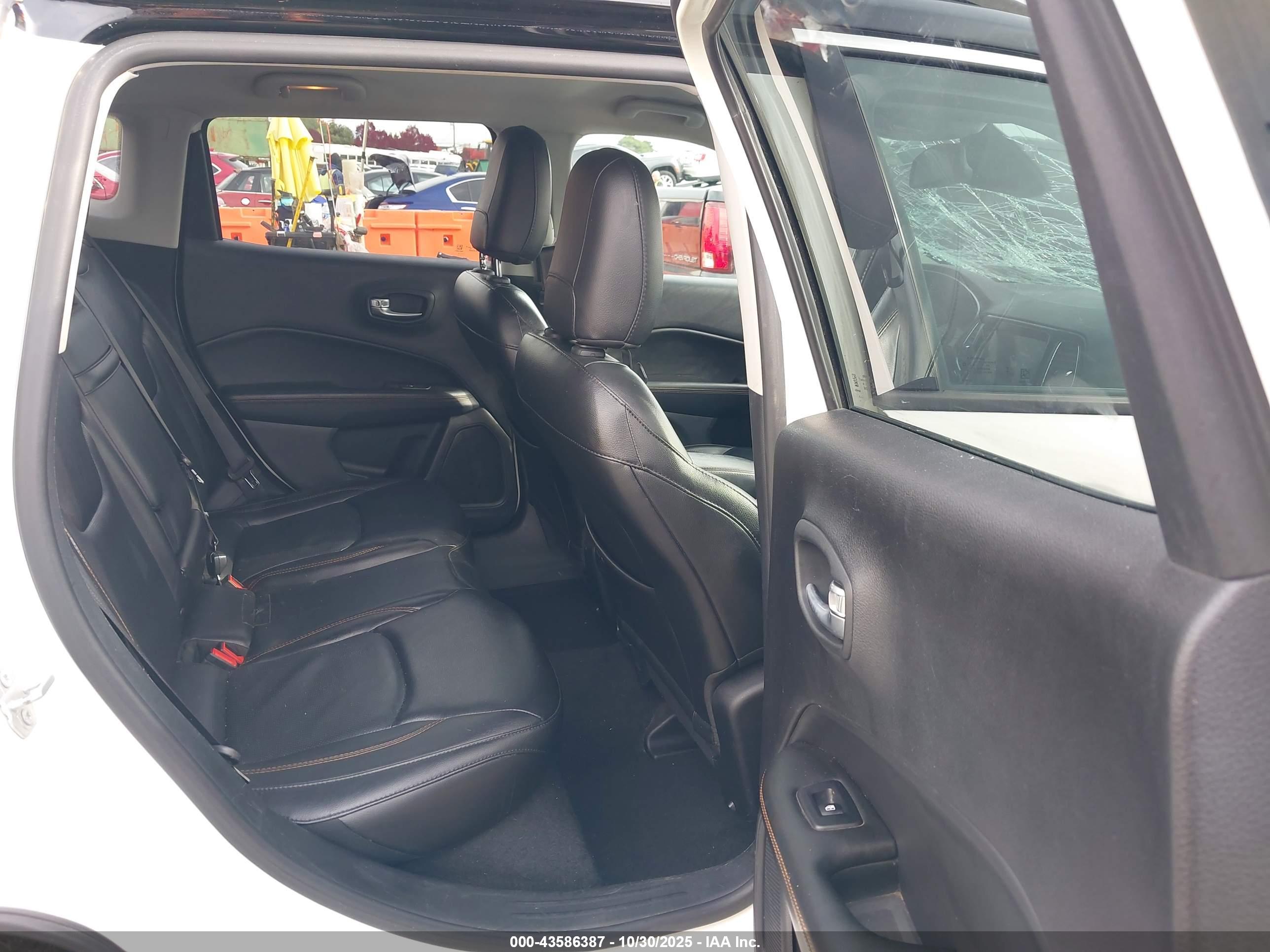 JEEP COMPASS image 8