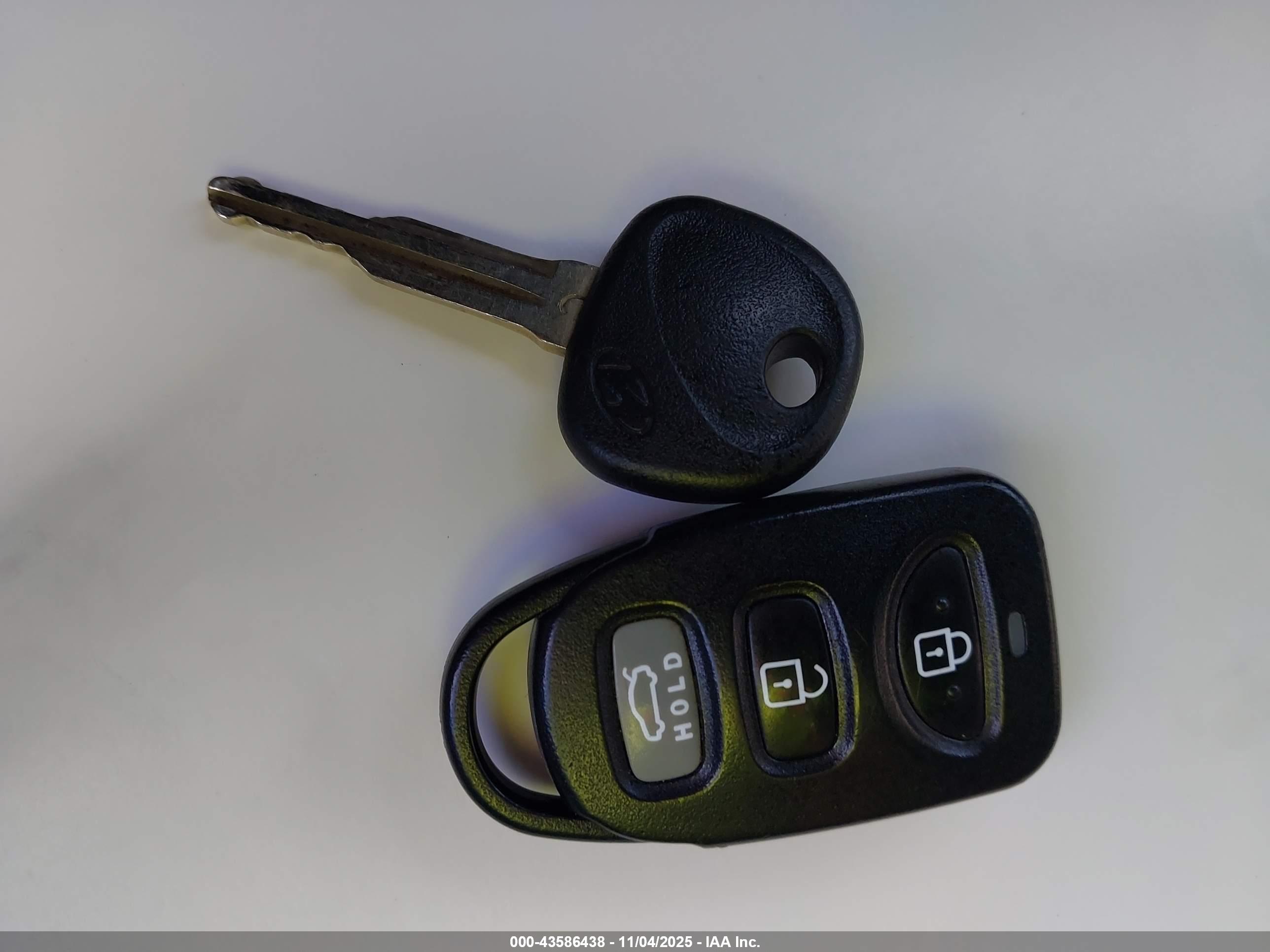 HYUNDAI ELANTRA image 11