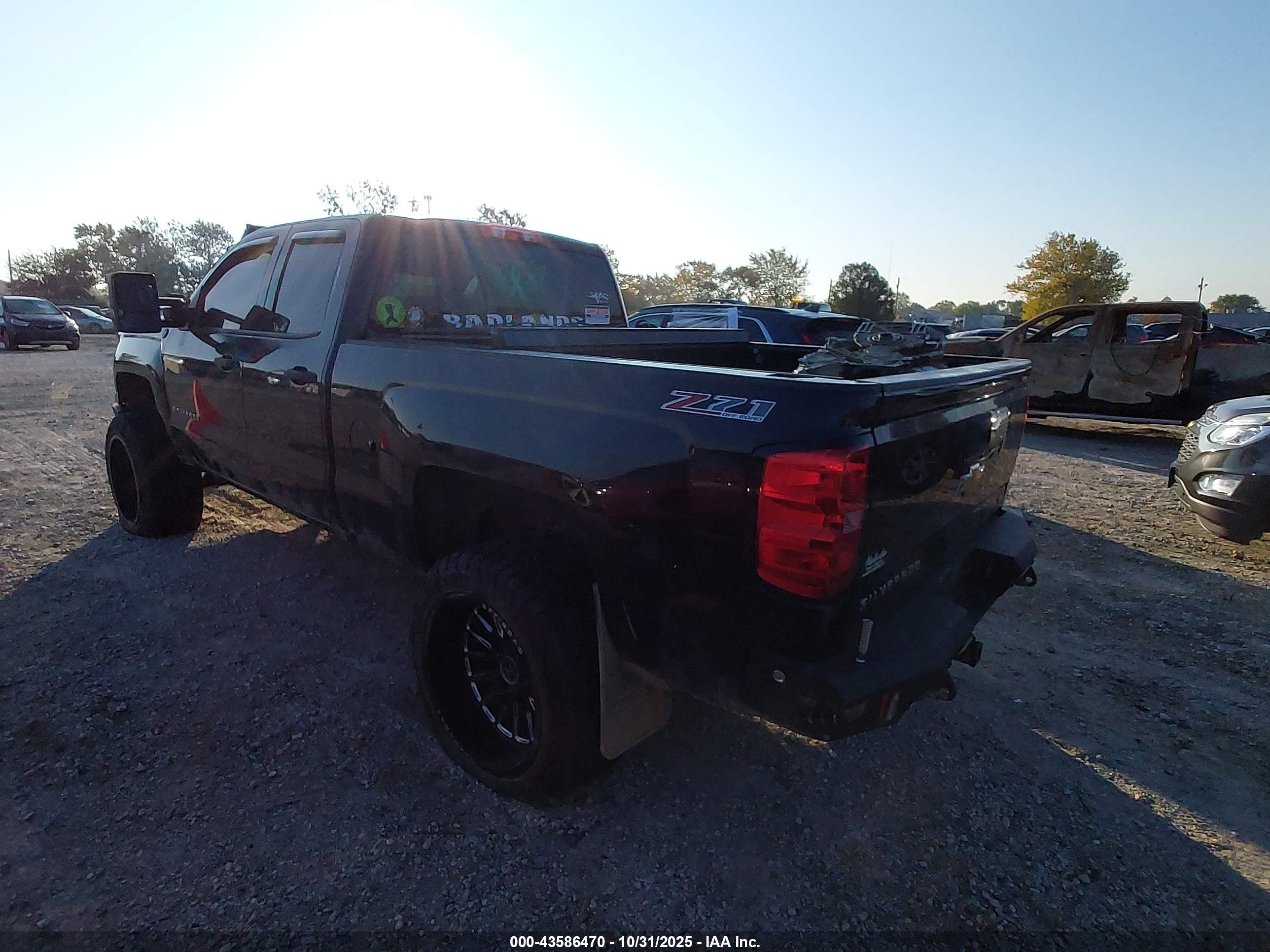 CHEVROLET SILVERADO image 3