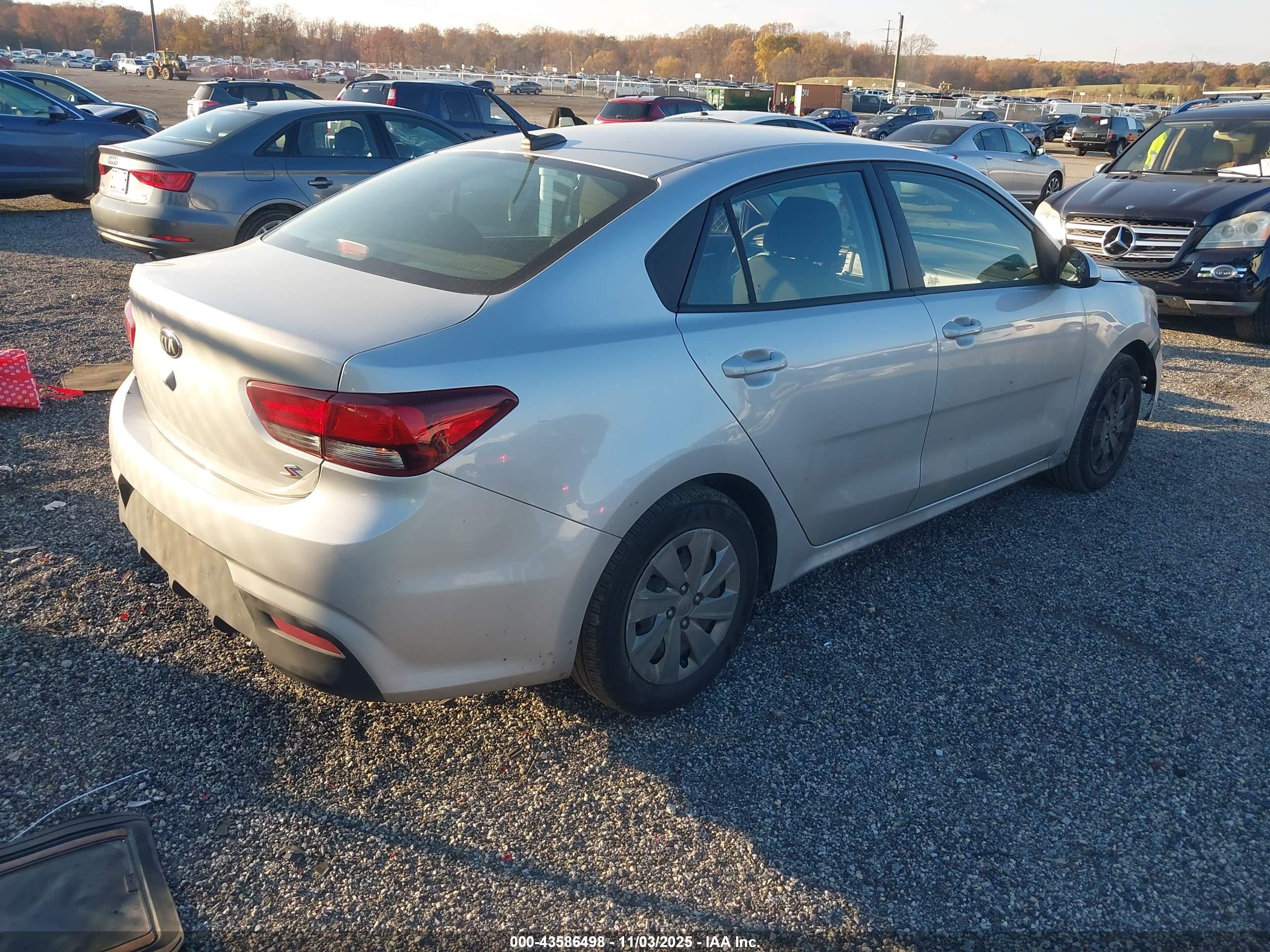 KIA RIO image 4