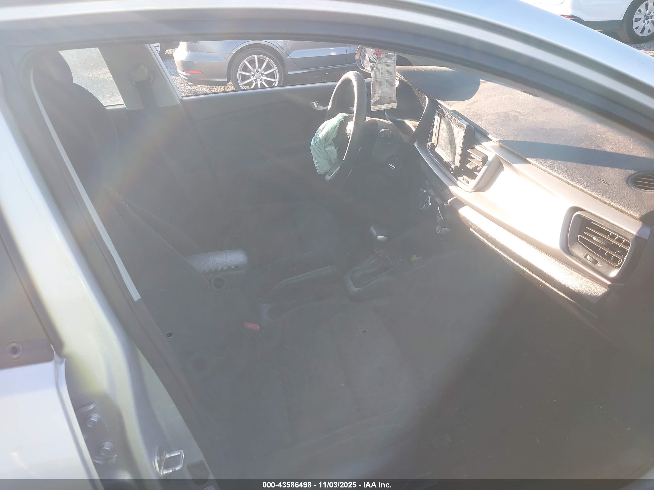 KIA RIO image 5