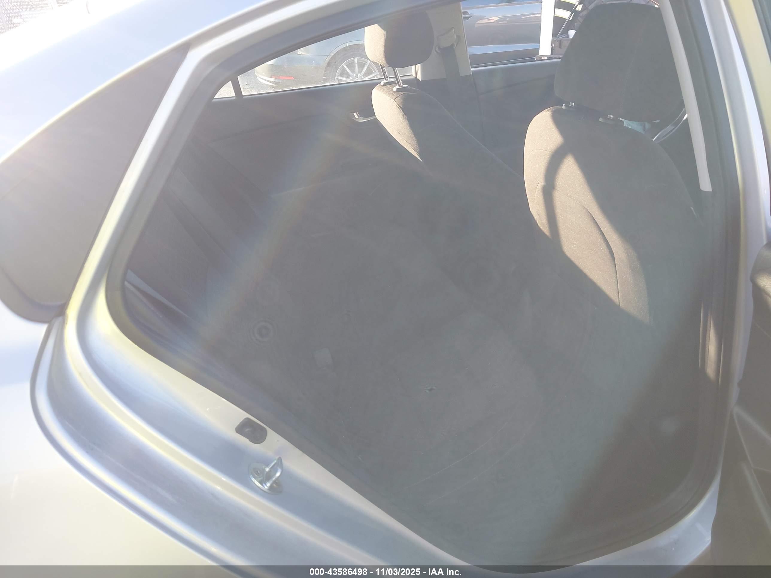 KIA RIO image 8