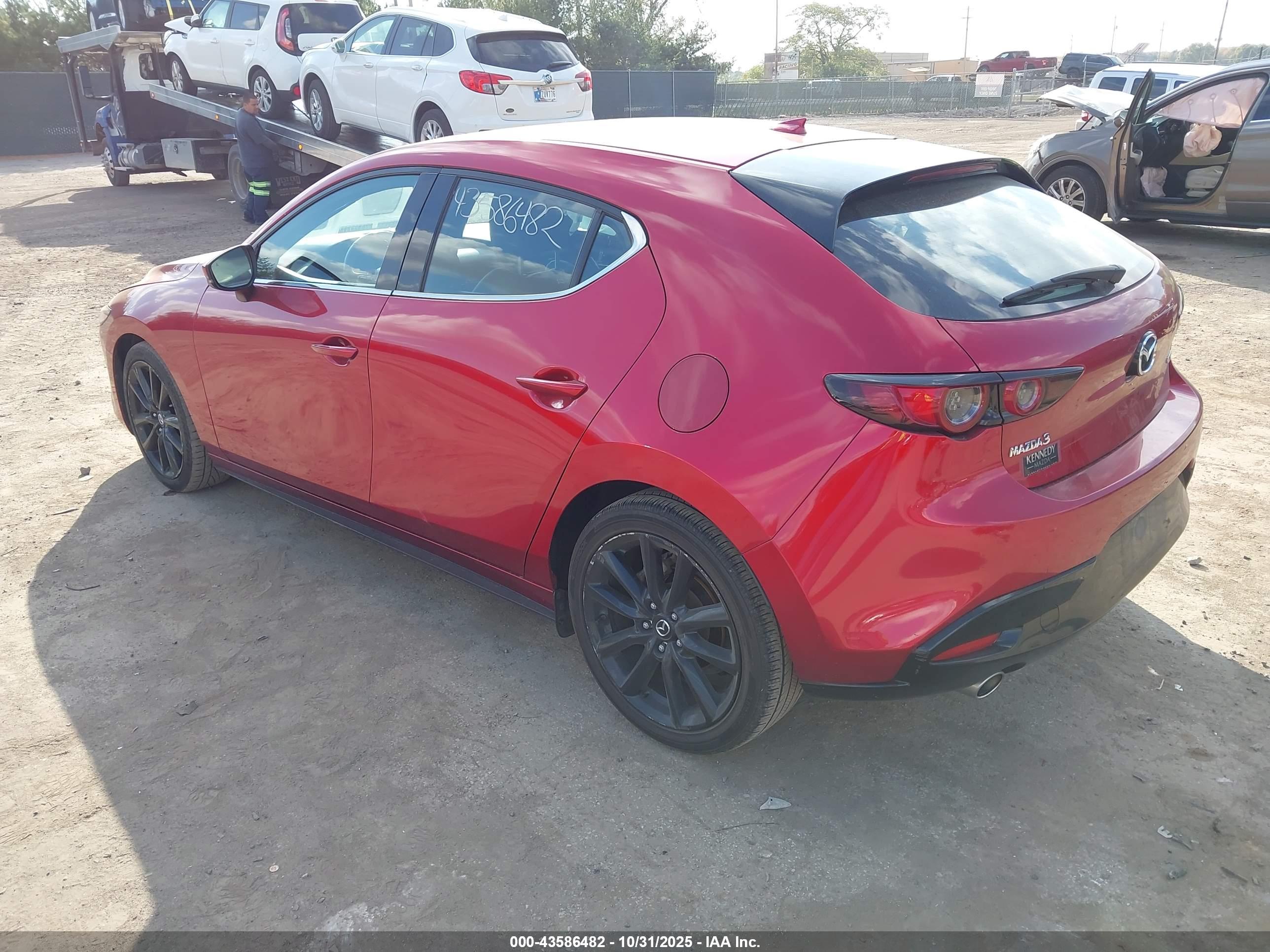 MAZDA MAZDA3 image 3