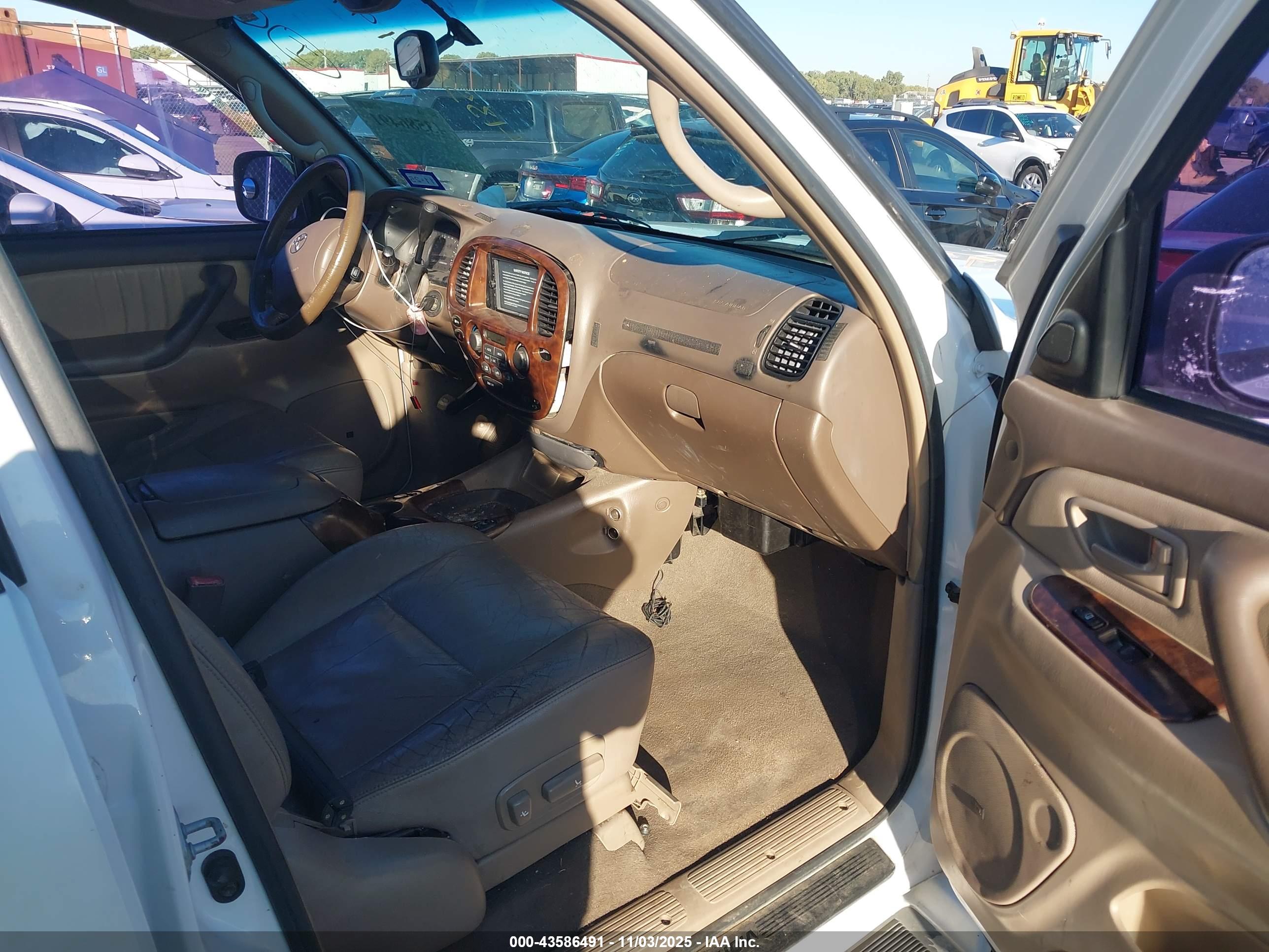TOYOTA SEQUOIA image 5
