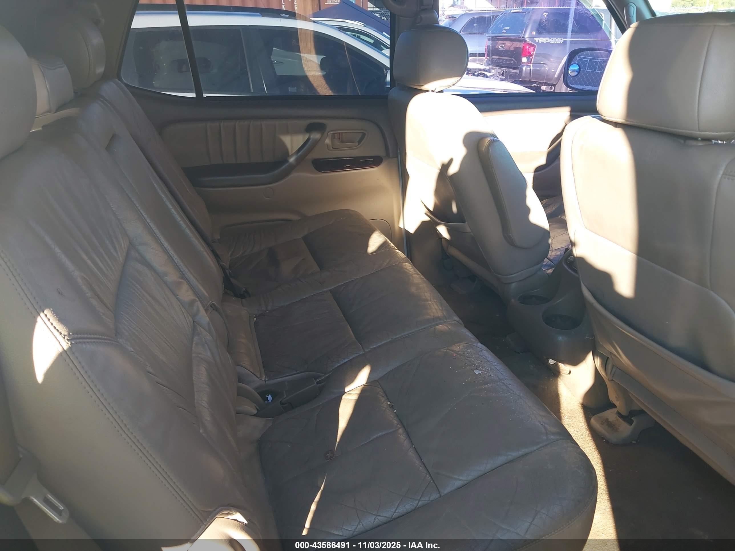 TOYOTA SEQUOIA image 8