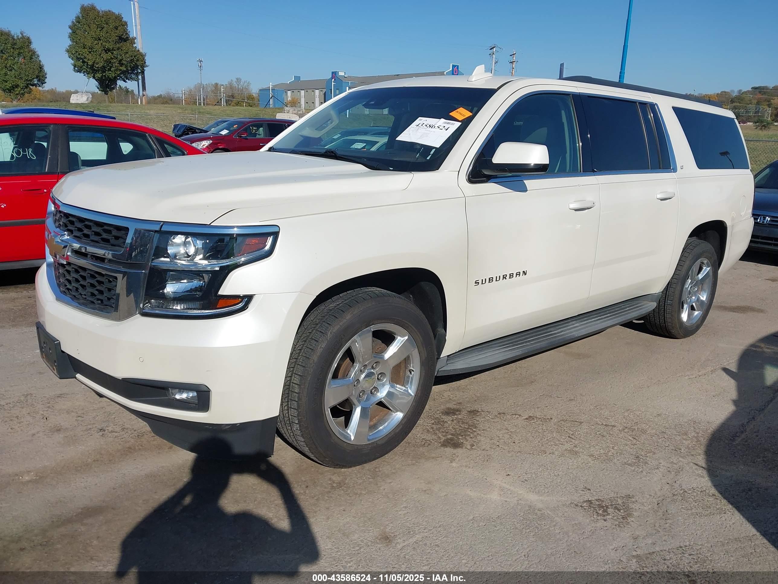 CHEVROLET SUBURBAN image 2