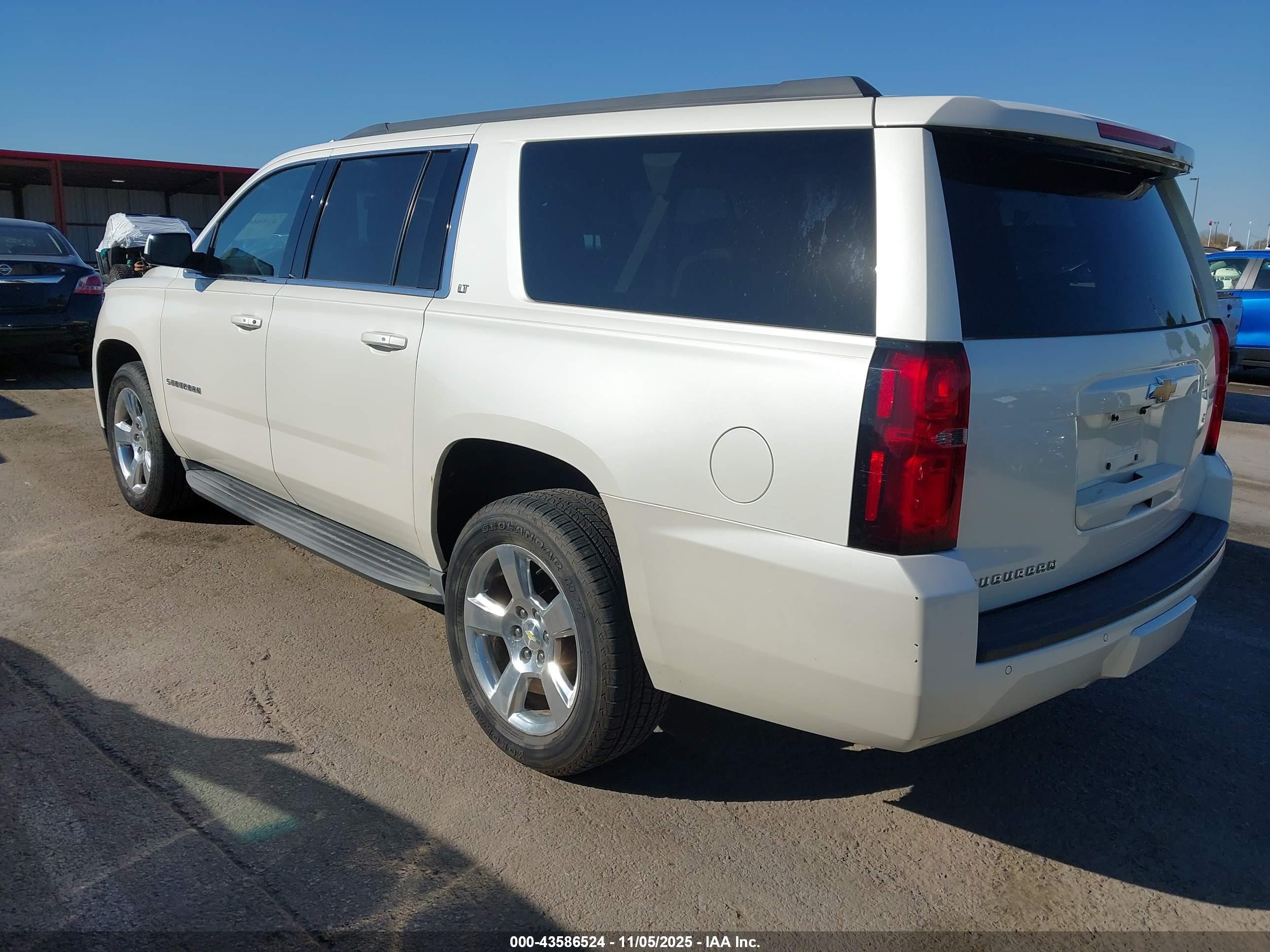 CHEVROLET SUBURBAN image 3