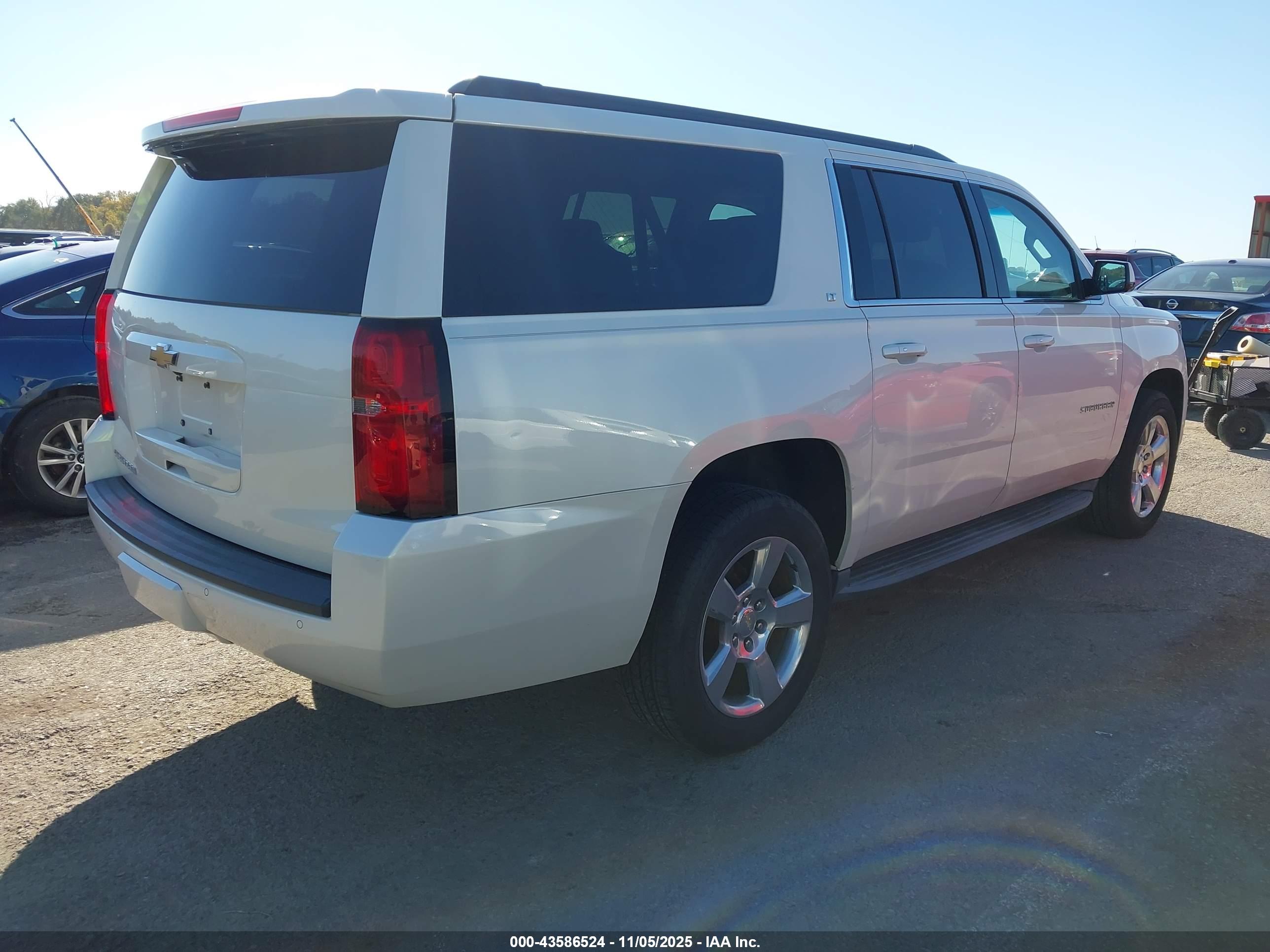 CHEVROLET SUBURBAN image 4