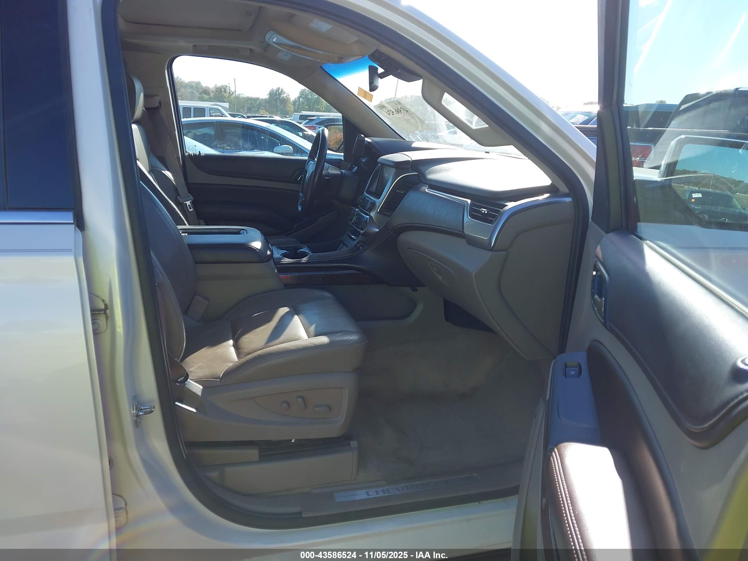 CHEVROLET SUBURBAN image 5