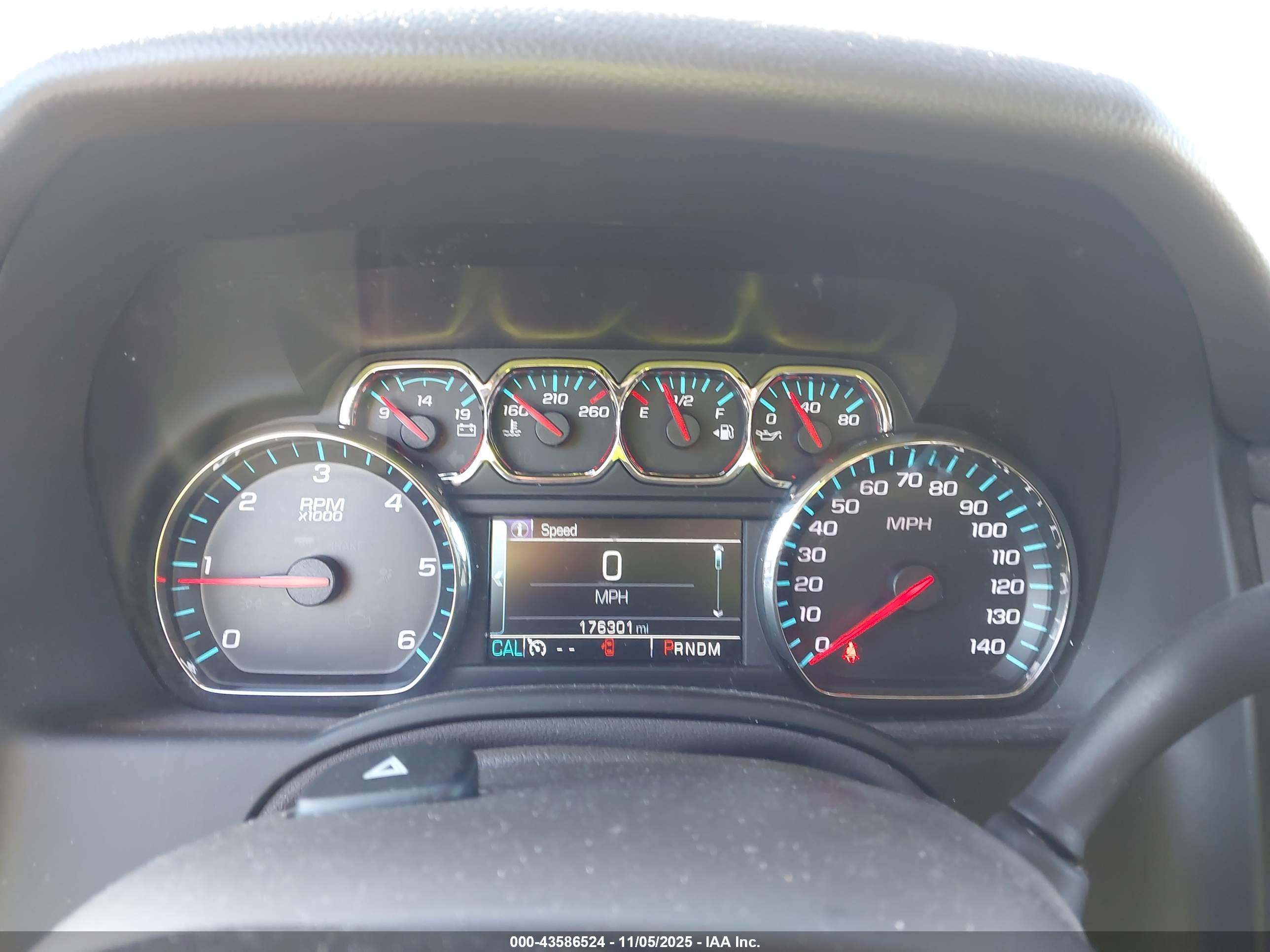 CHEVROLET SUBURBAN image 7