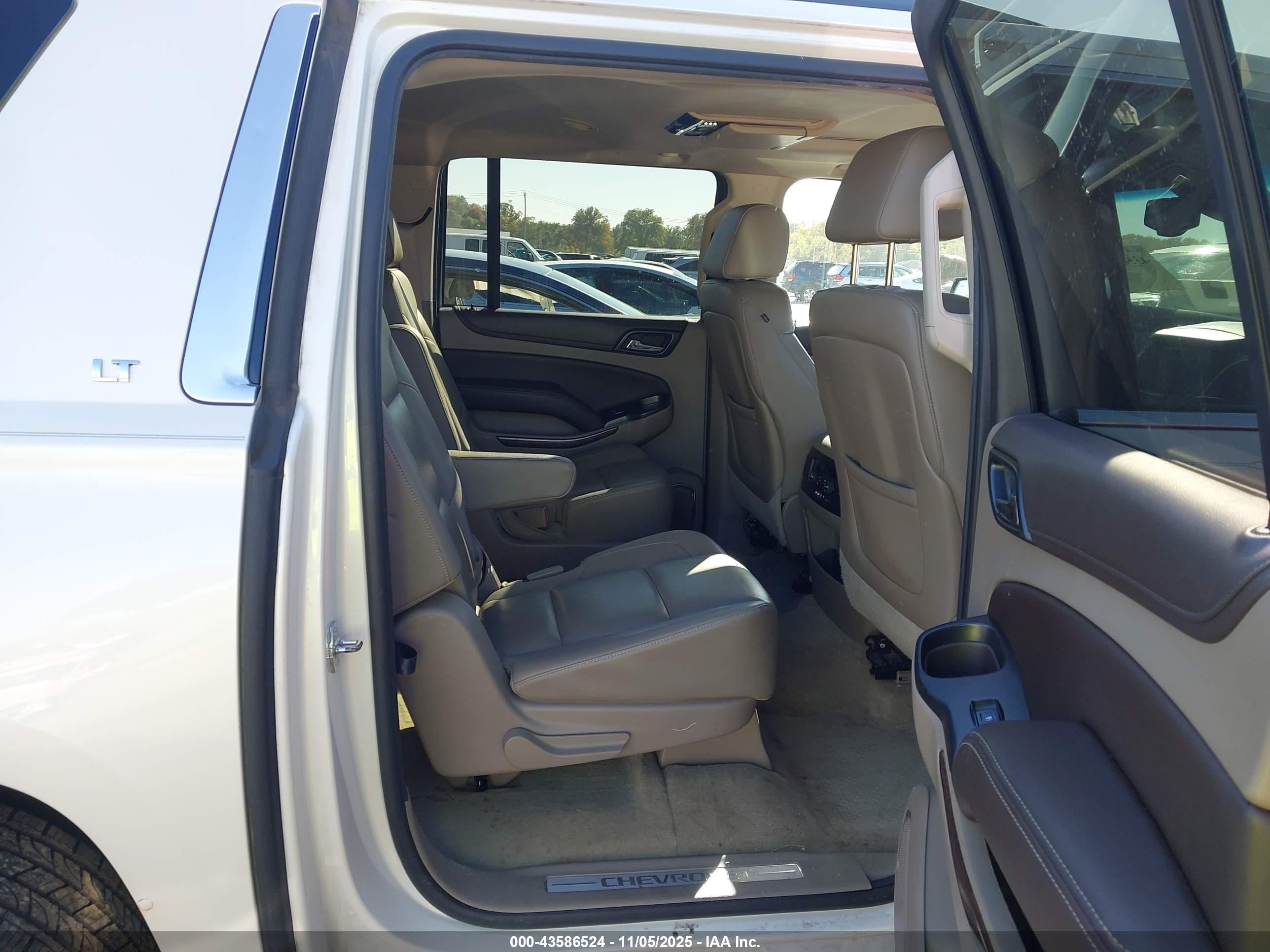 CHEVROLET SUBURBAN image 8