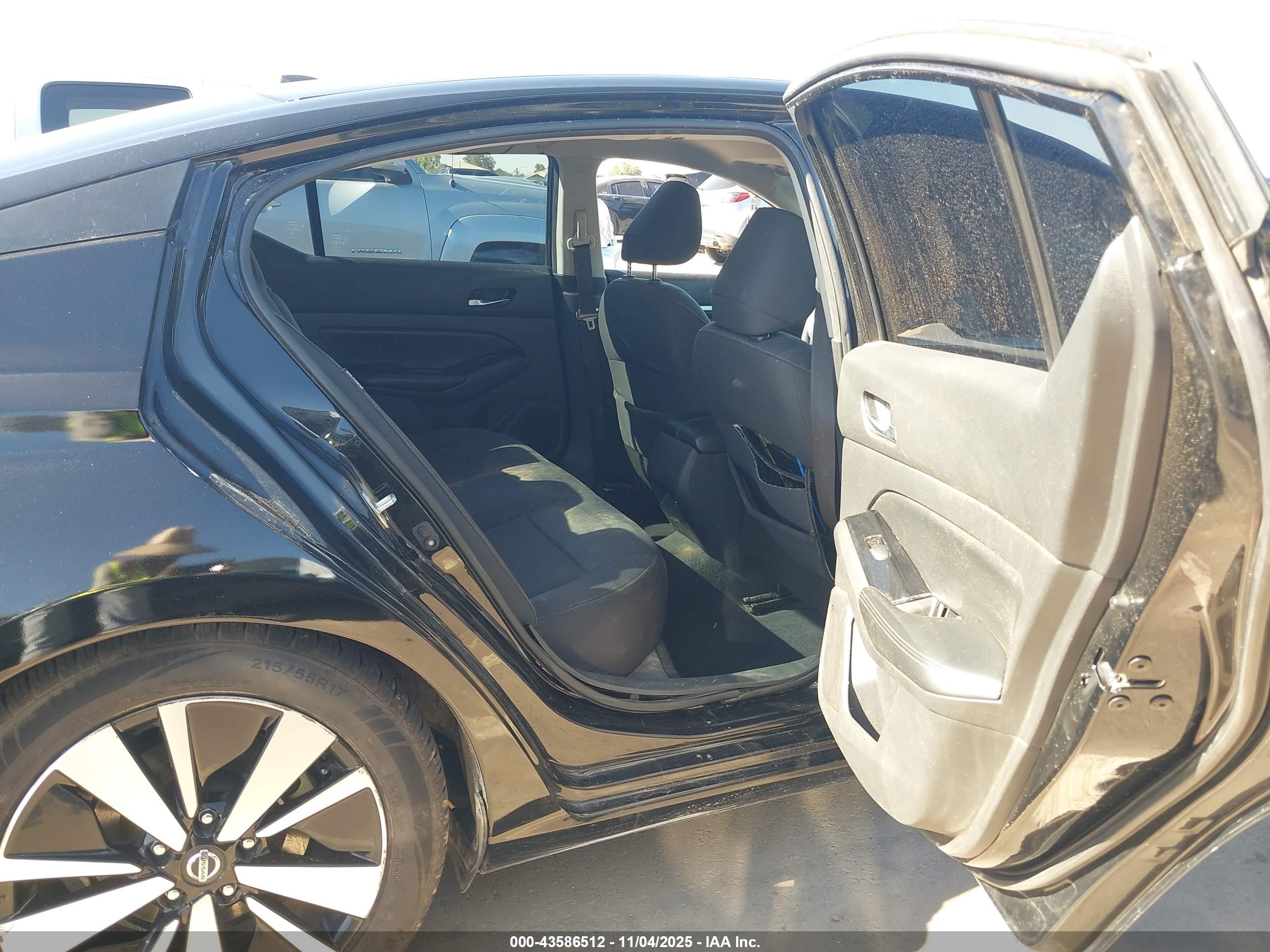 NISSAN ALTIMA image 8