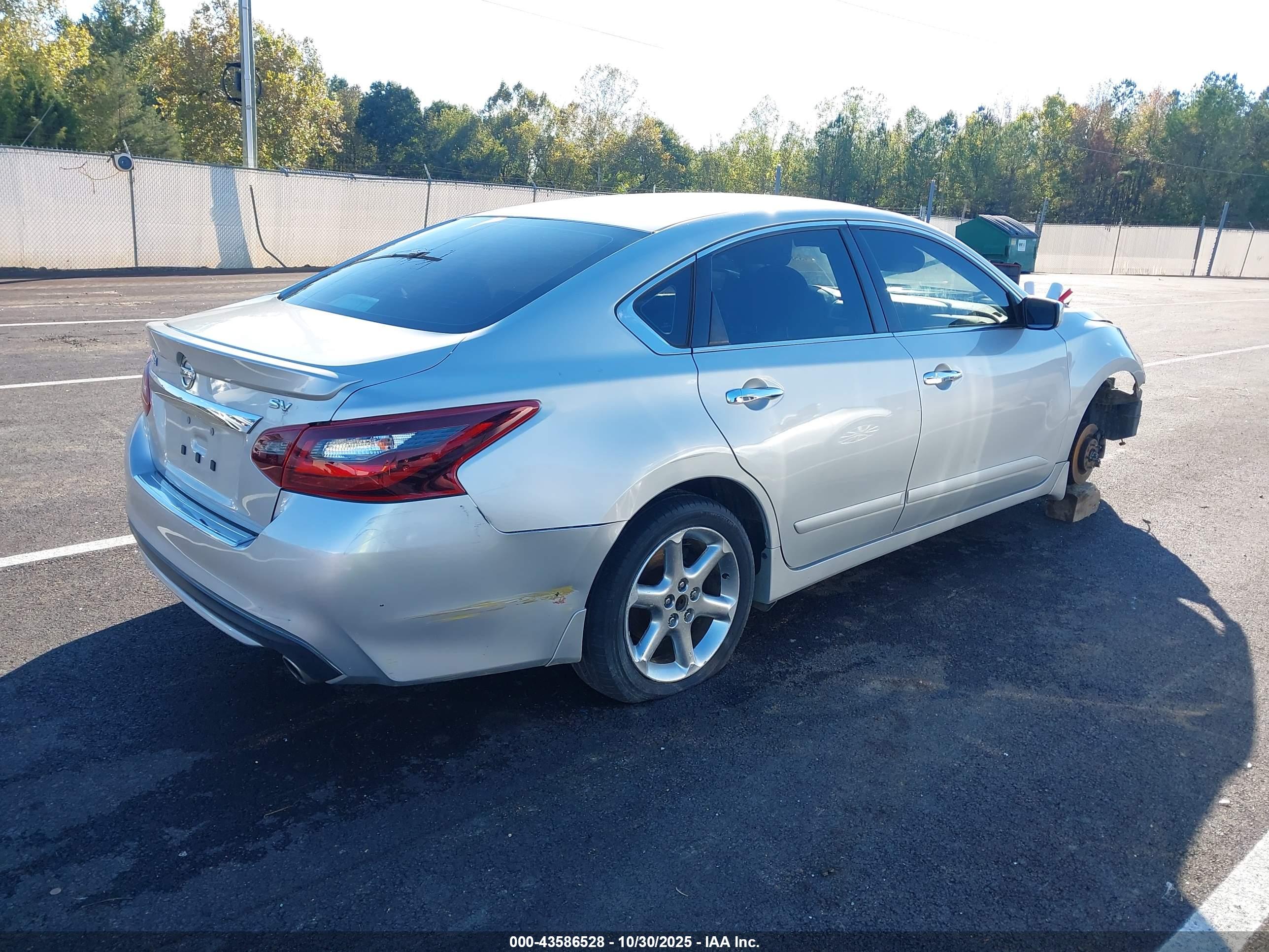 NISSAN ALTIMA image 4