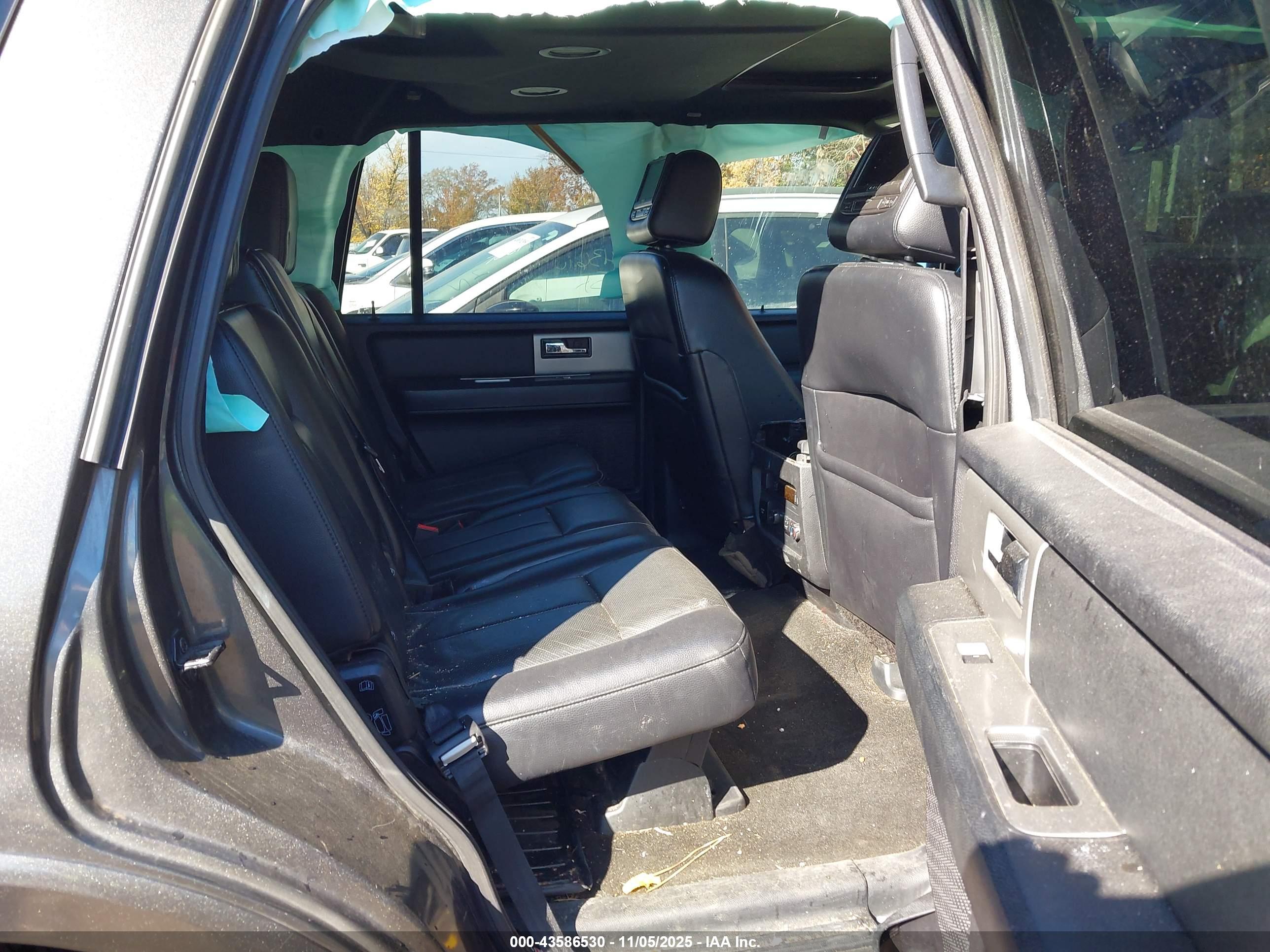 FORD EXPEDITION image 8