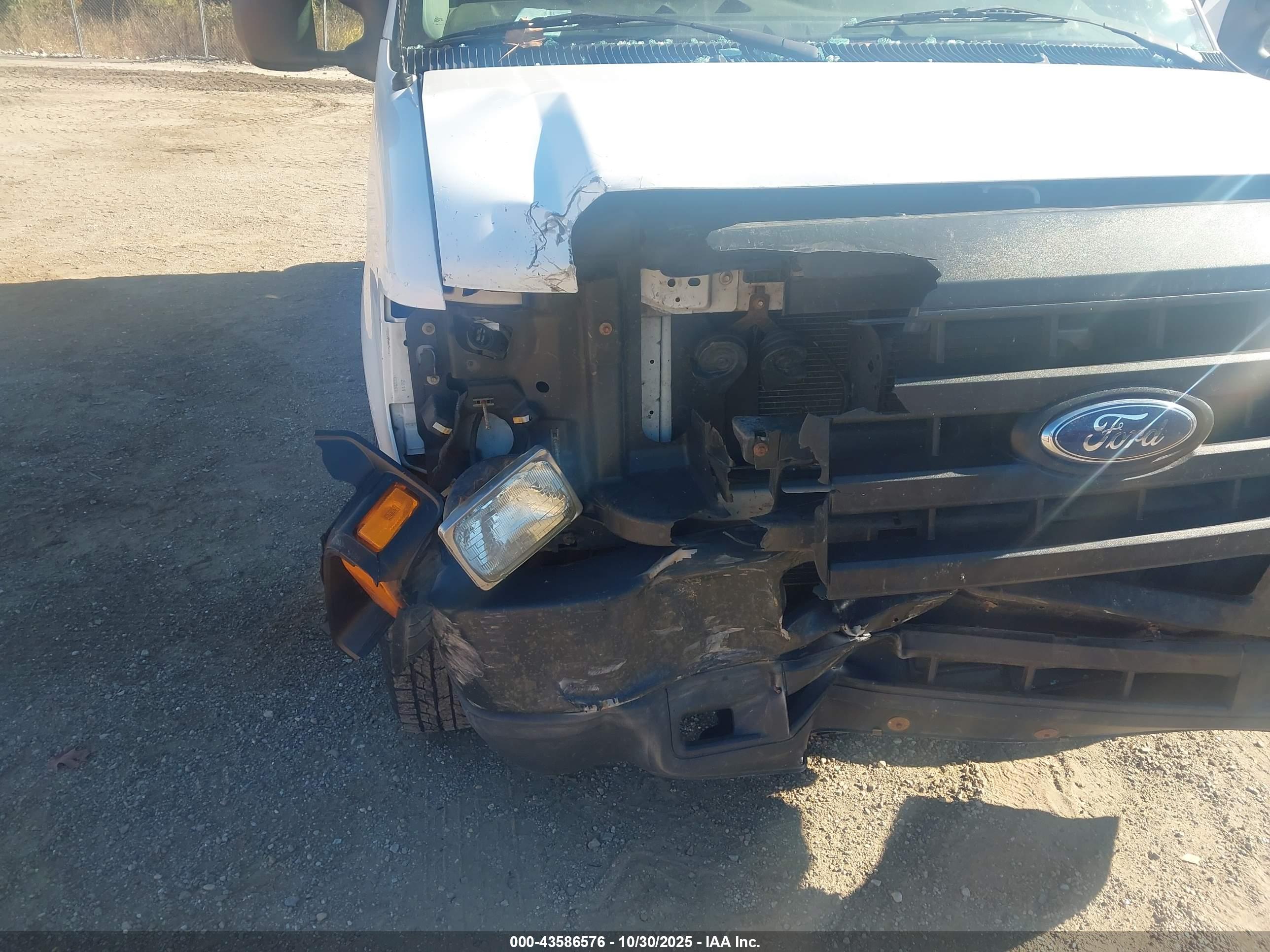 FORD E-150 image 6