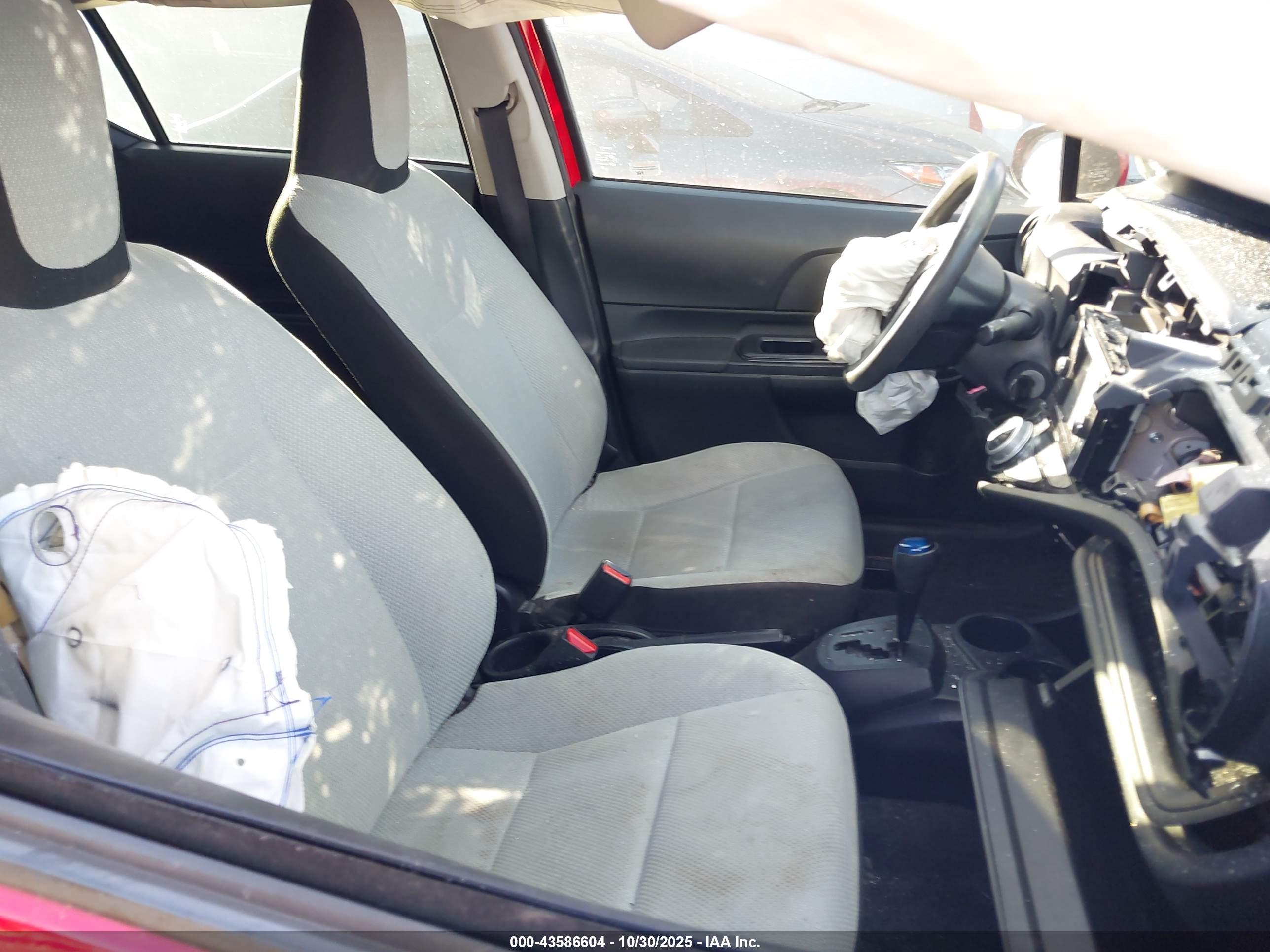 TOYOTA PRIUS image 5