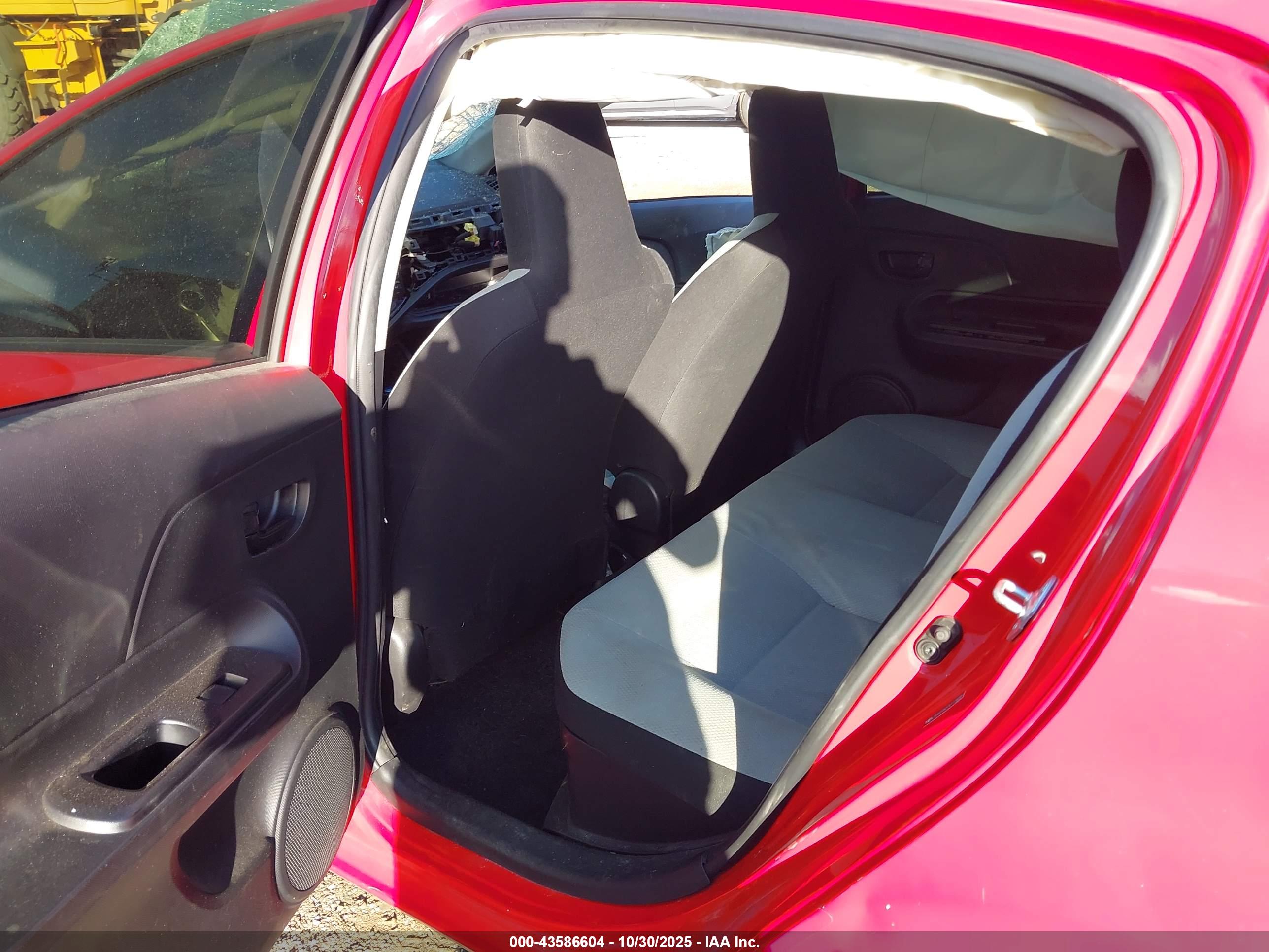 TOYOTA PRIUS image 8