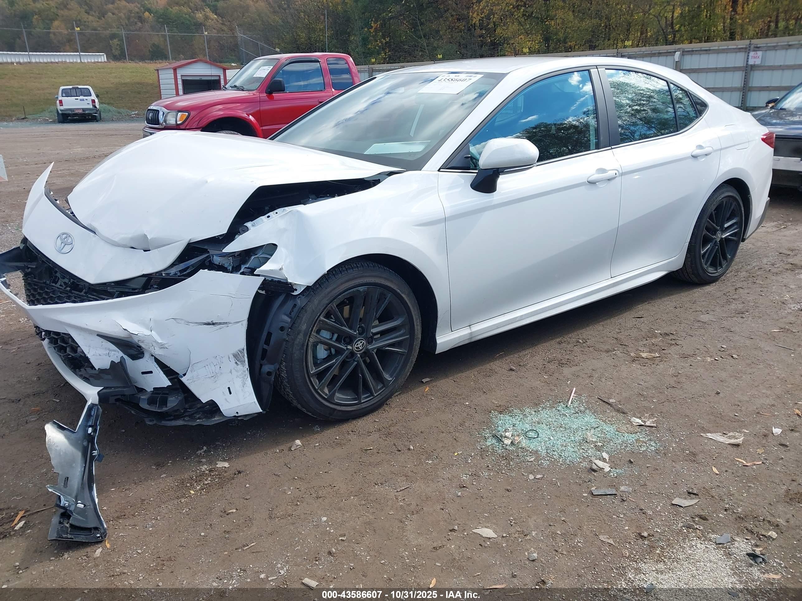 TOYOTA CAMRY image 2