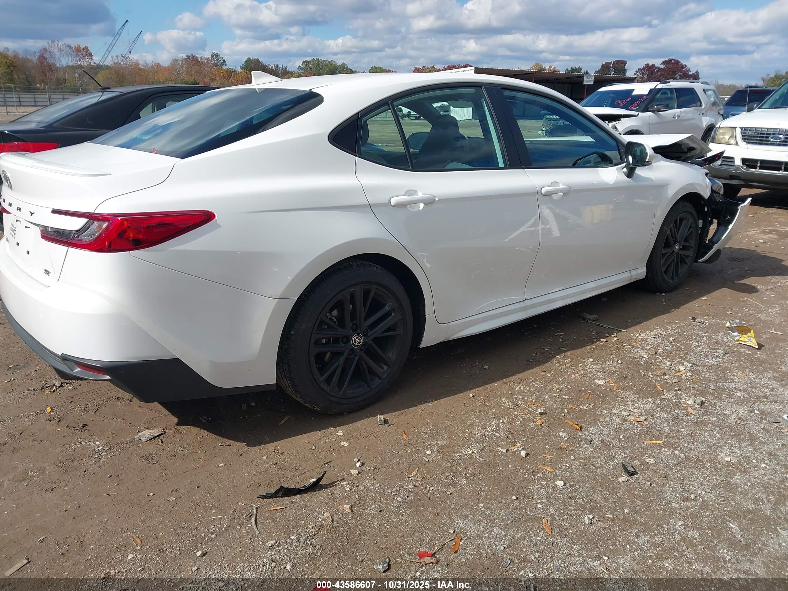 TOYOTA CAMRY image 4
