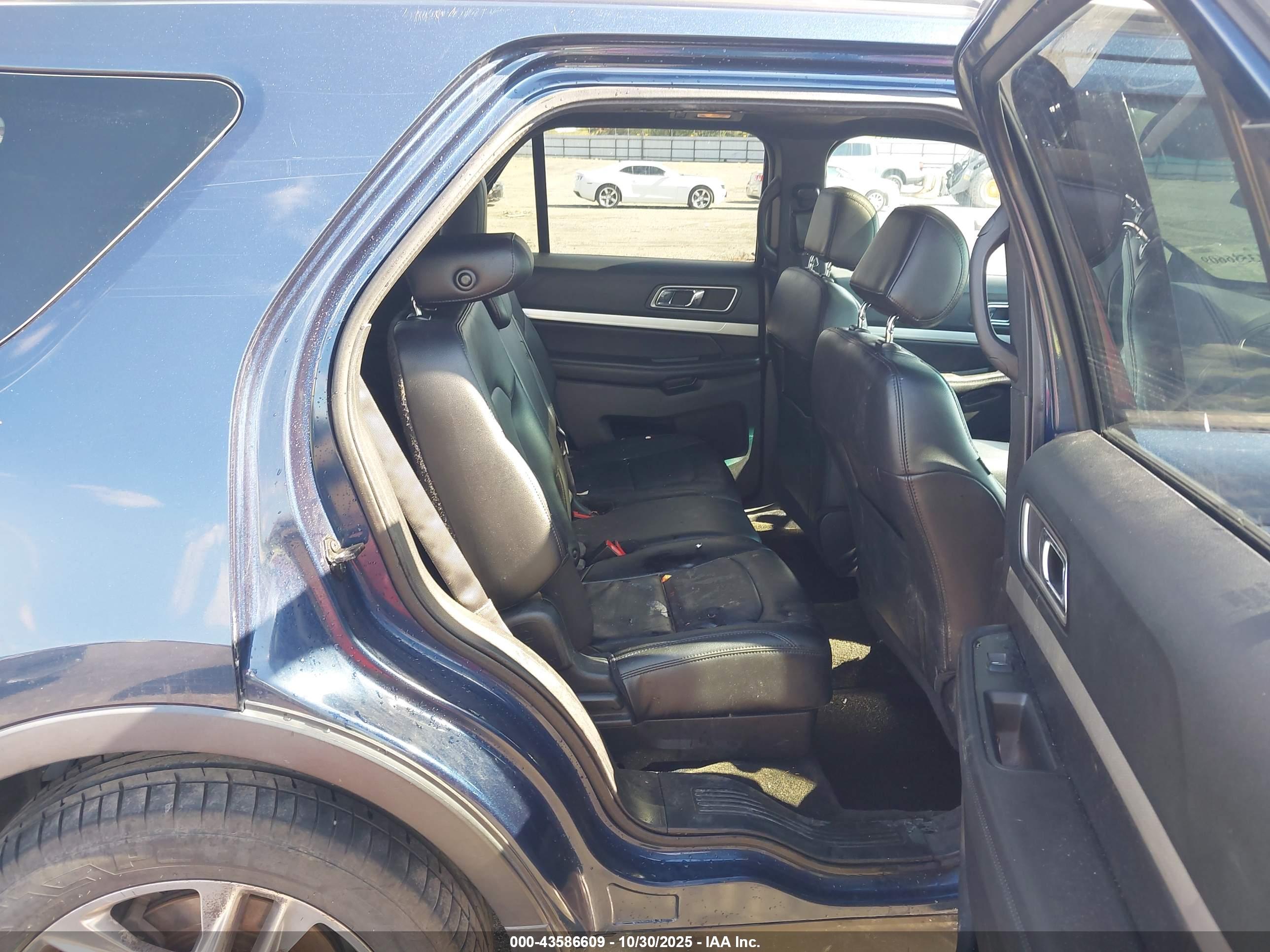 FORD EXPLORER image 8