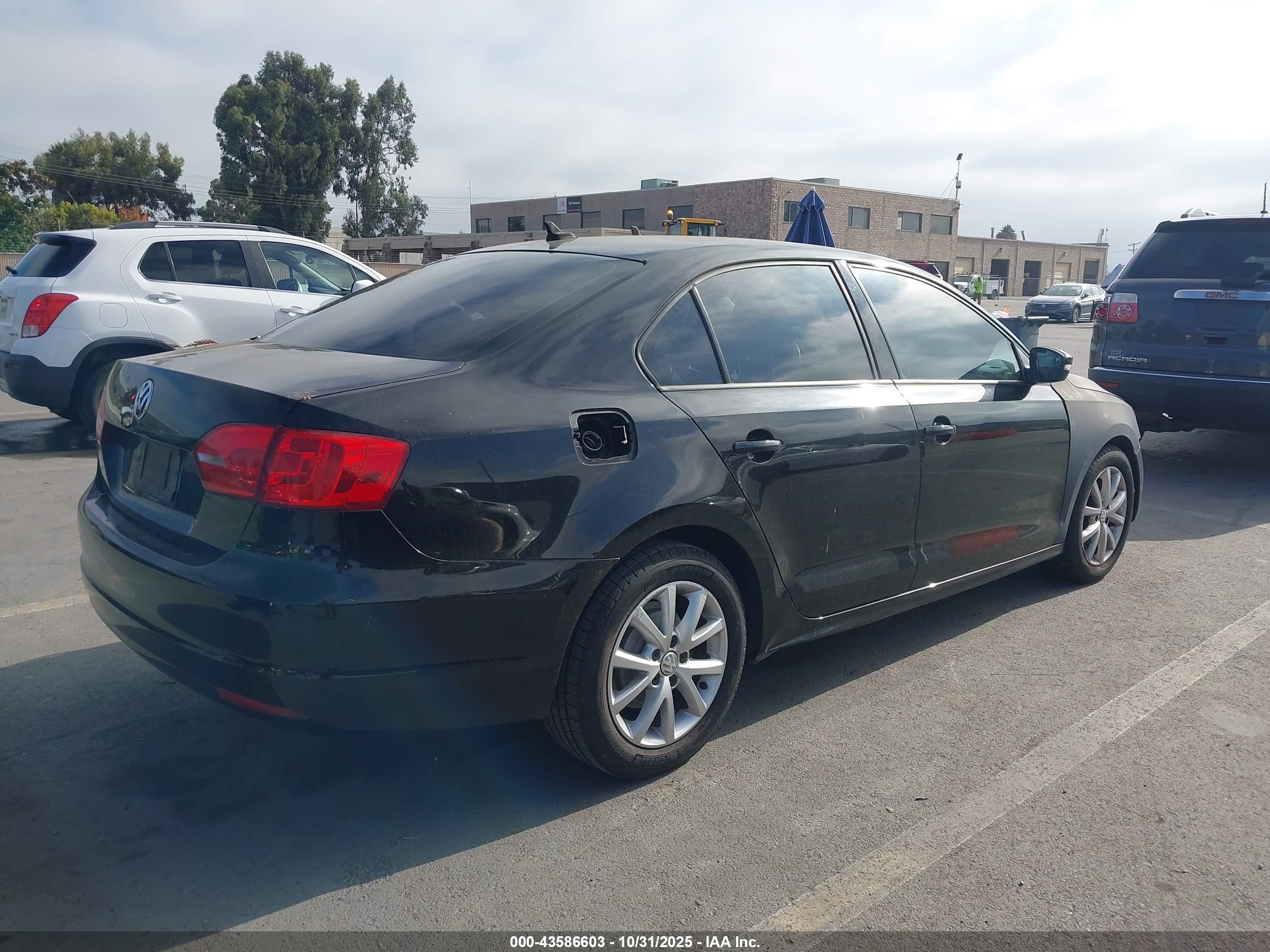 VOLKSWAGEN JETTA image 4