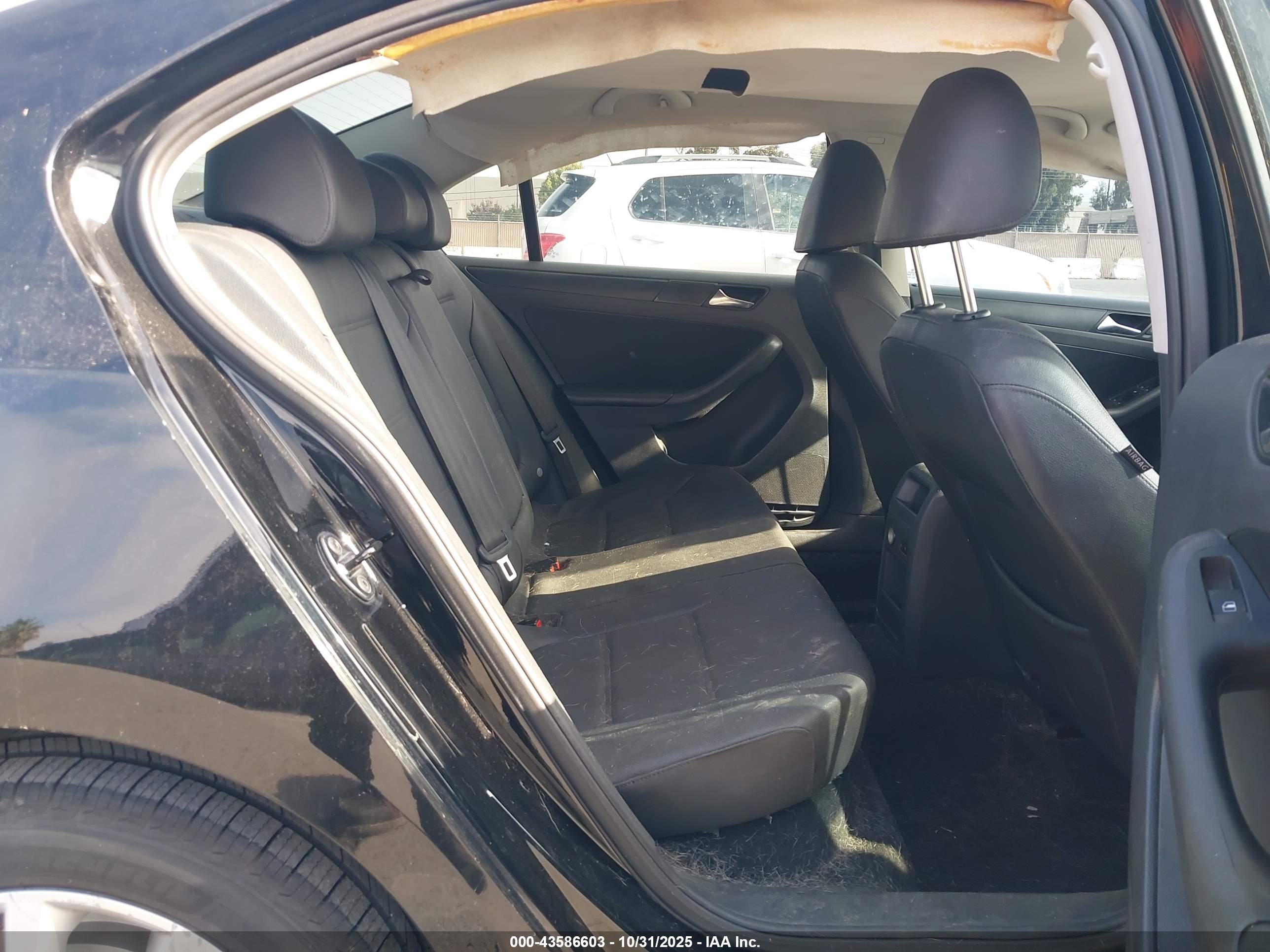 VOLKSWAGEN JETTA image 8