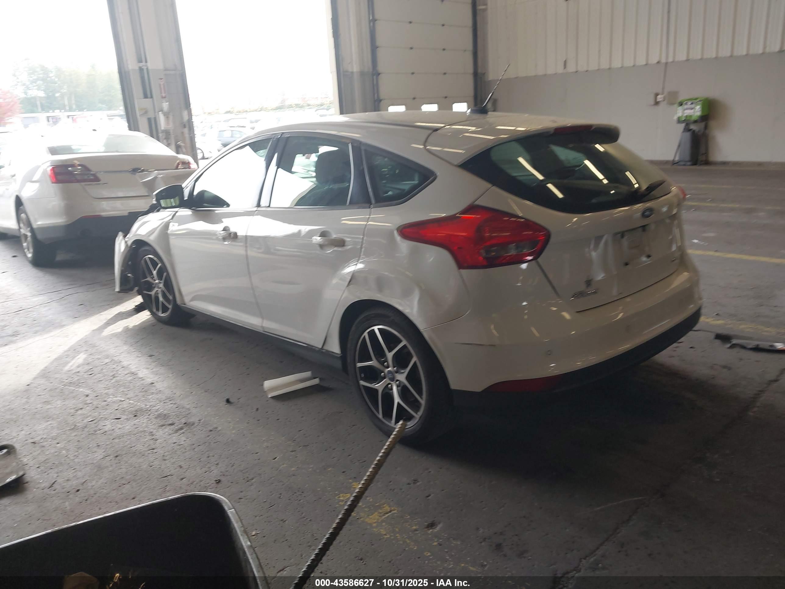 FORD FOCUS image 3