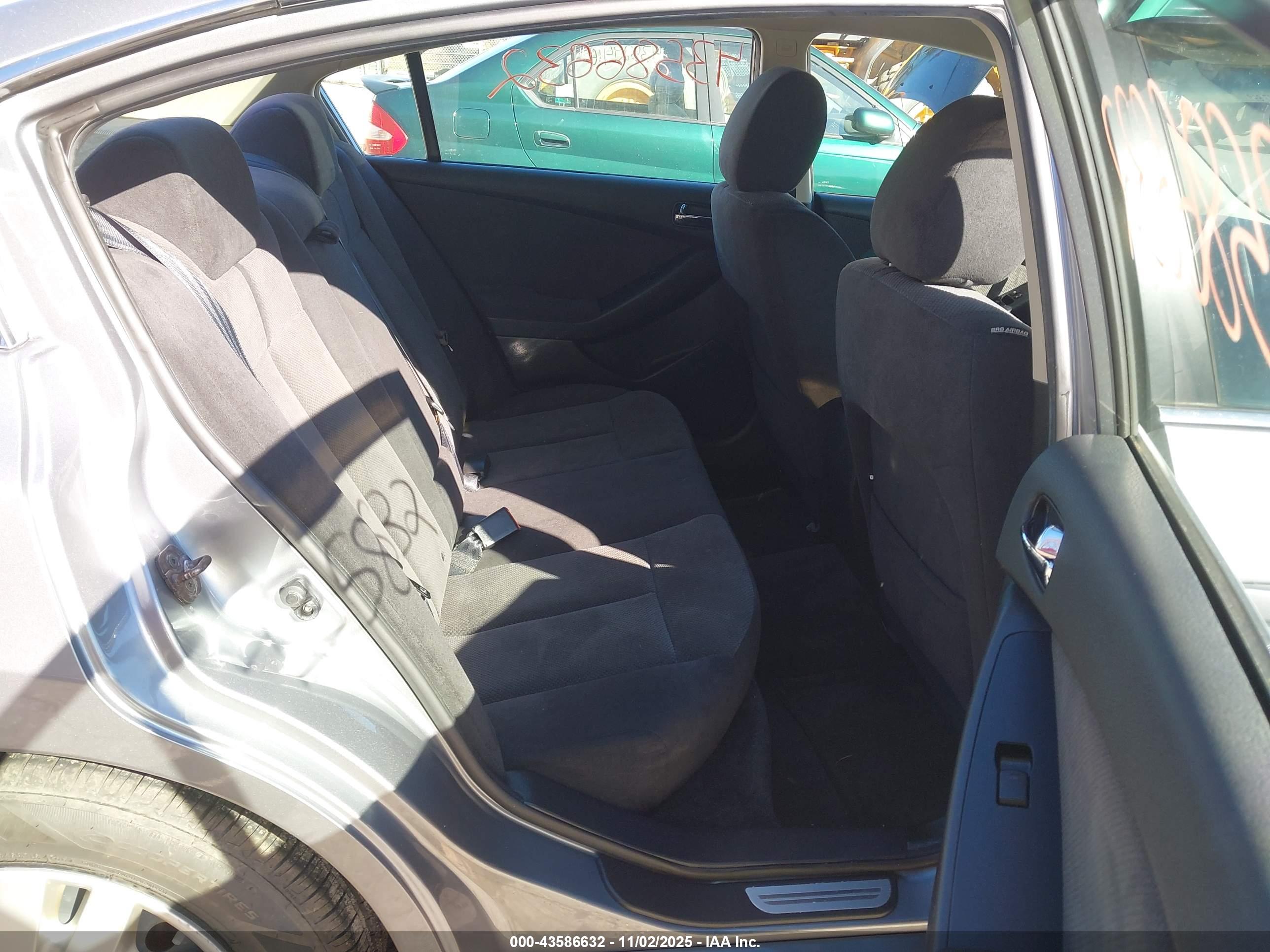 NISSAN ALTIMA image 8