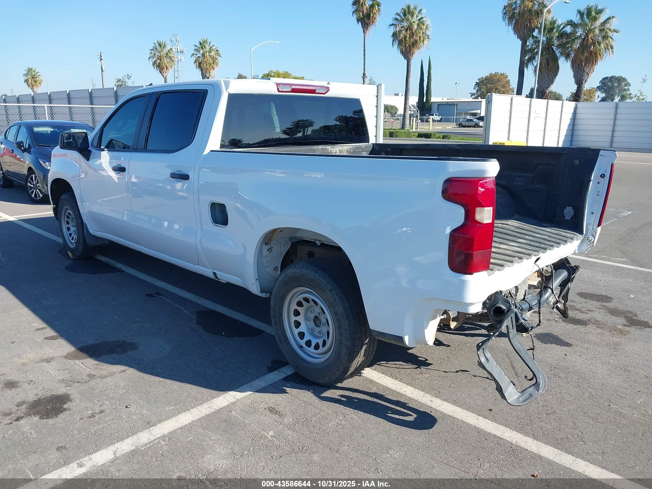 CHEVROLET SILVERADO image 3