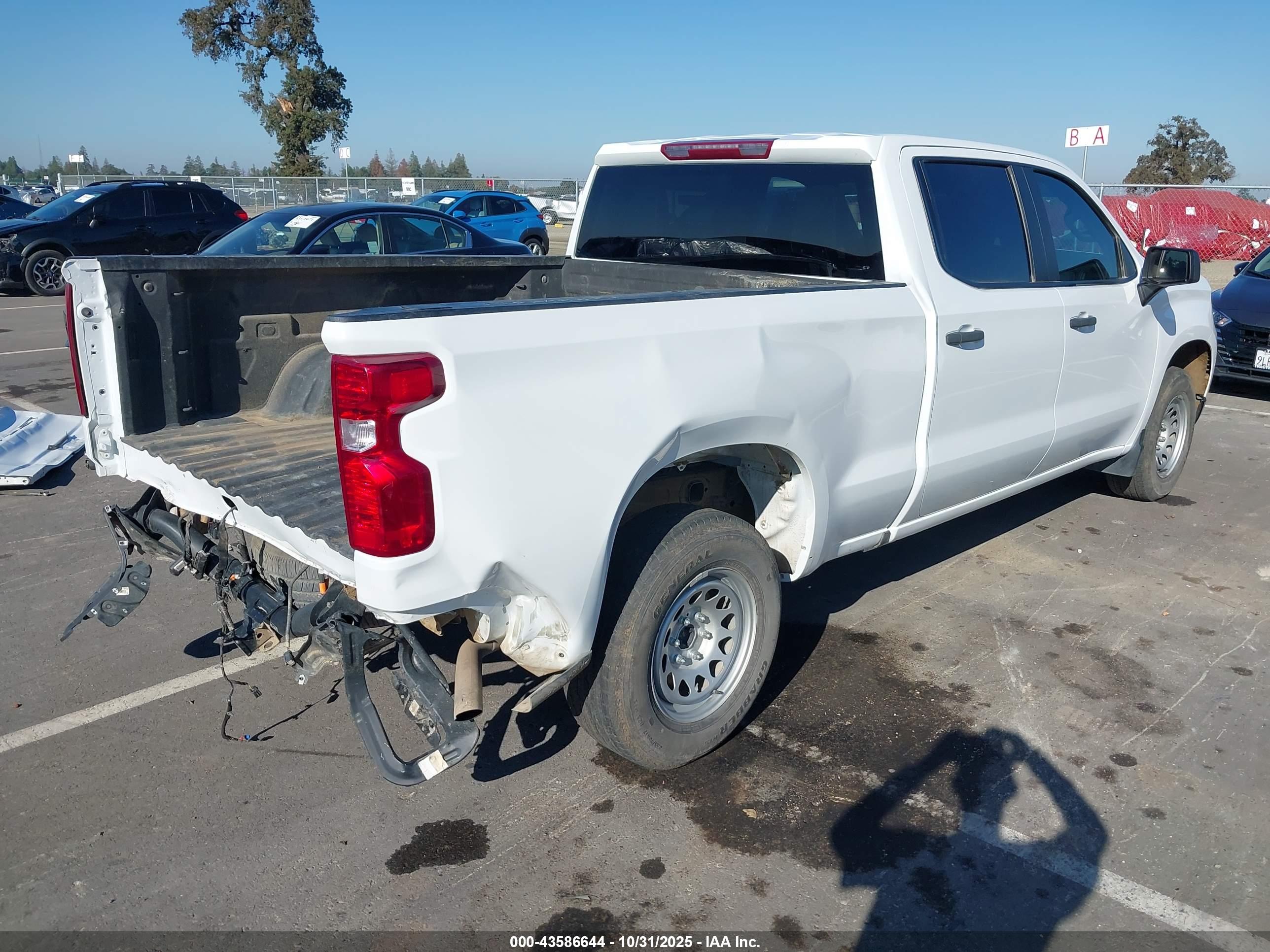 CHEVROLET SILVERADO image 4