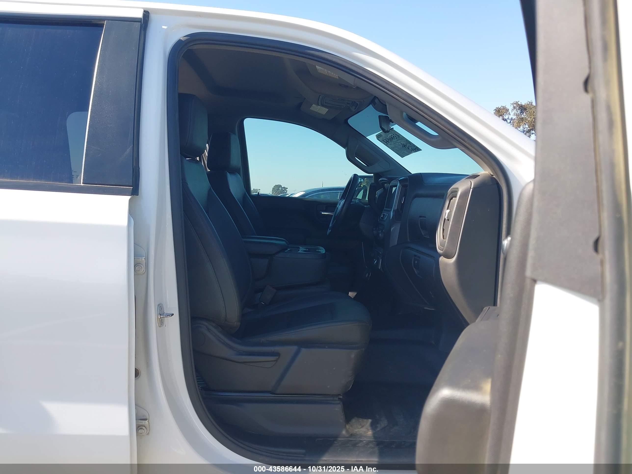 CHEVROLET SILVERADO image 5