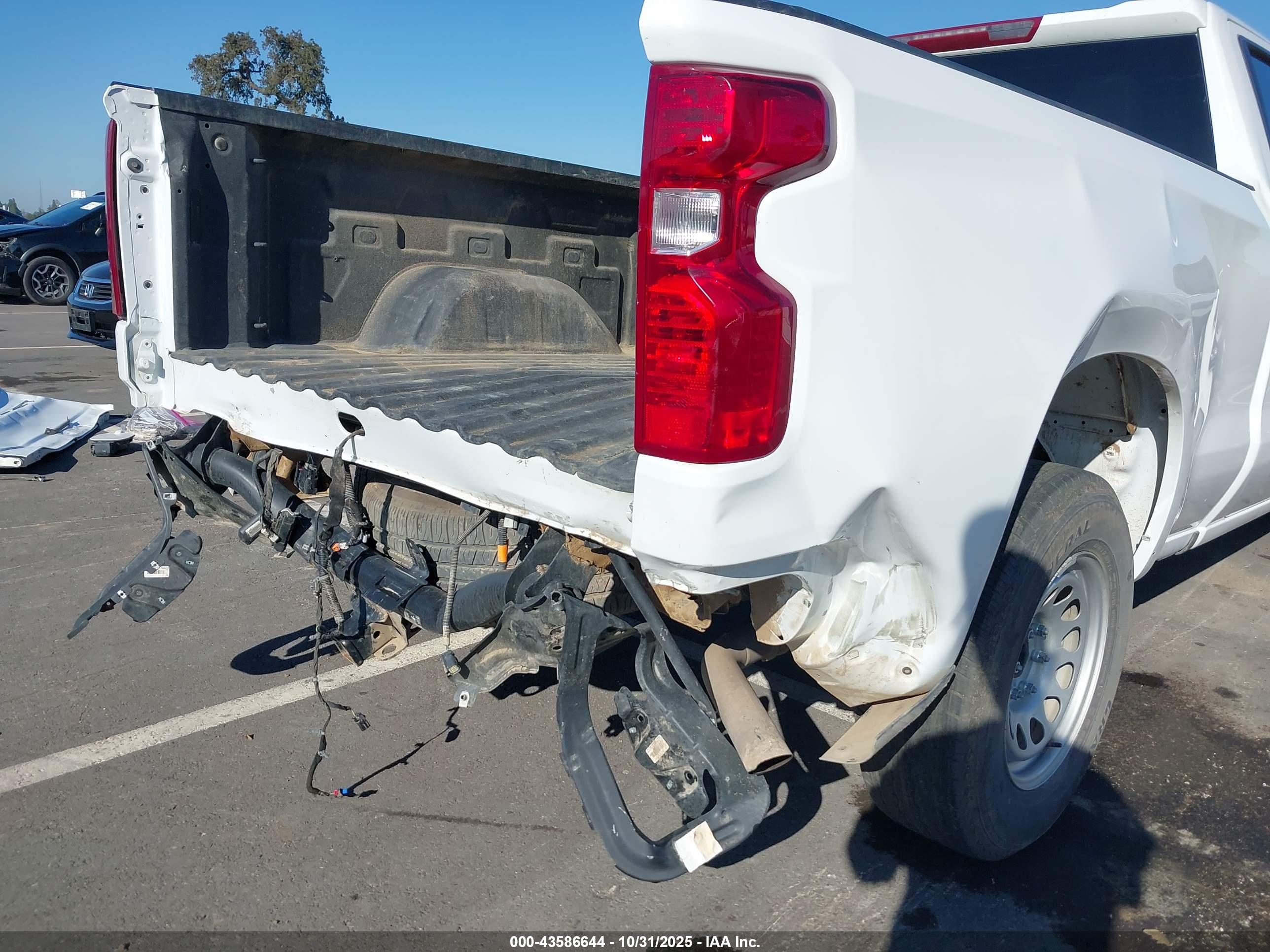 CHEVROLET SILVERADO image 6
