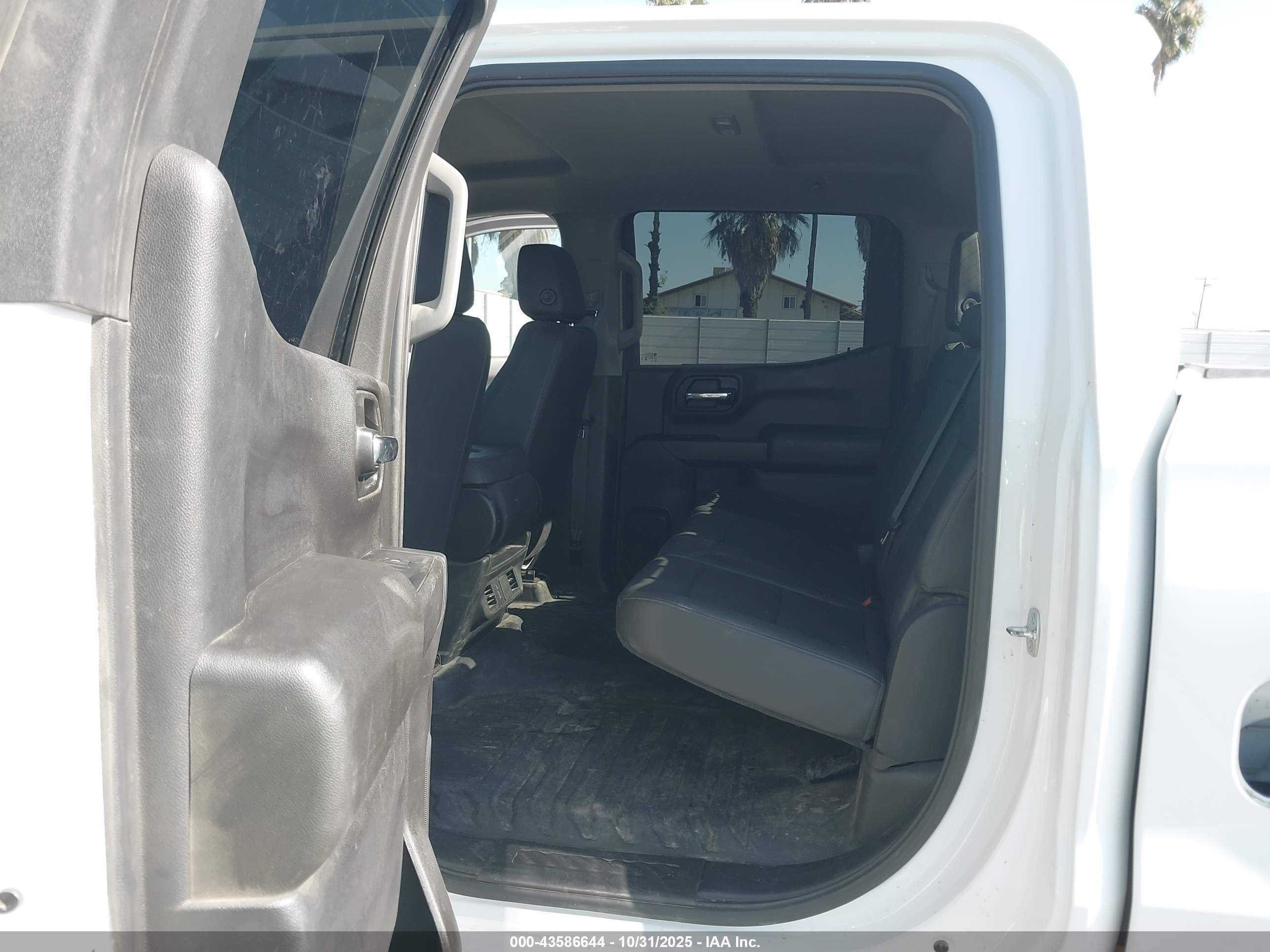 CHEVROLET SILVERADO image 8