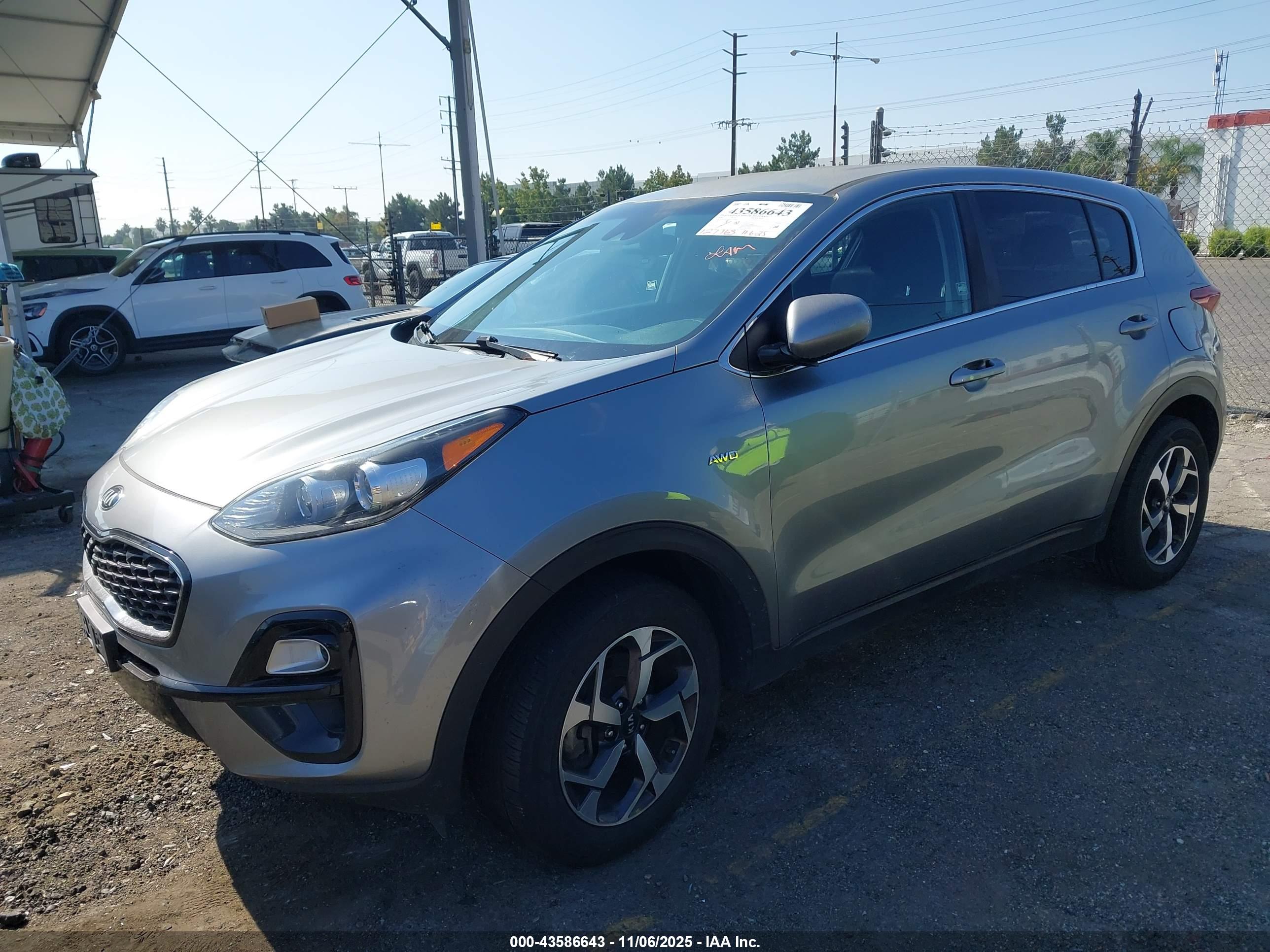 KIA SPORTAGE image 2