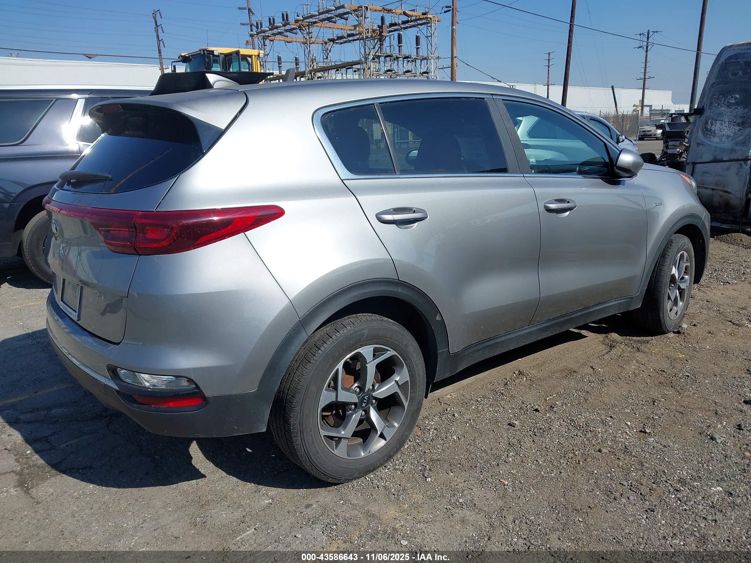 KIA SPORTAGE image 4