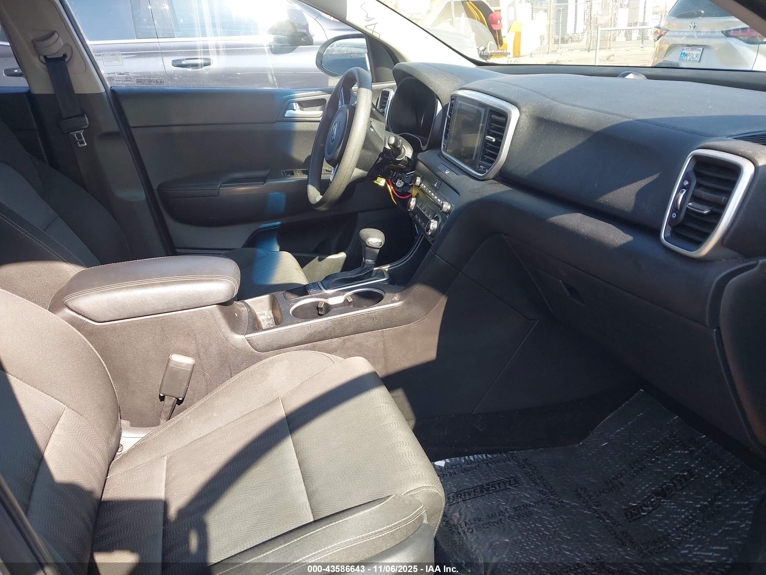 KIA SPORTAGE image 5