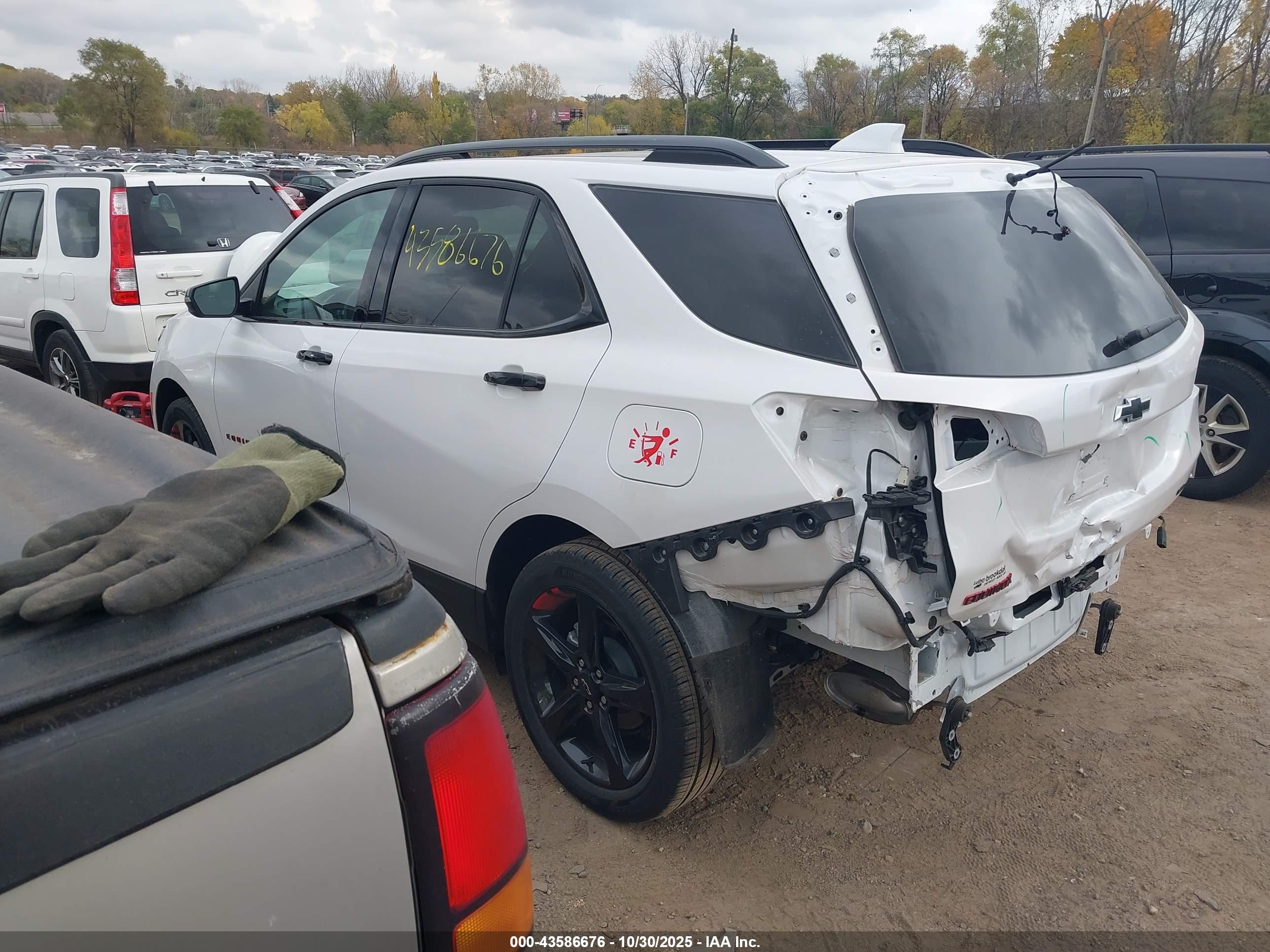 CHEVROLET EQUINOX image 3