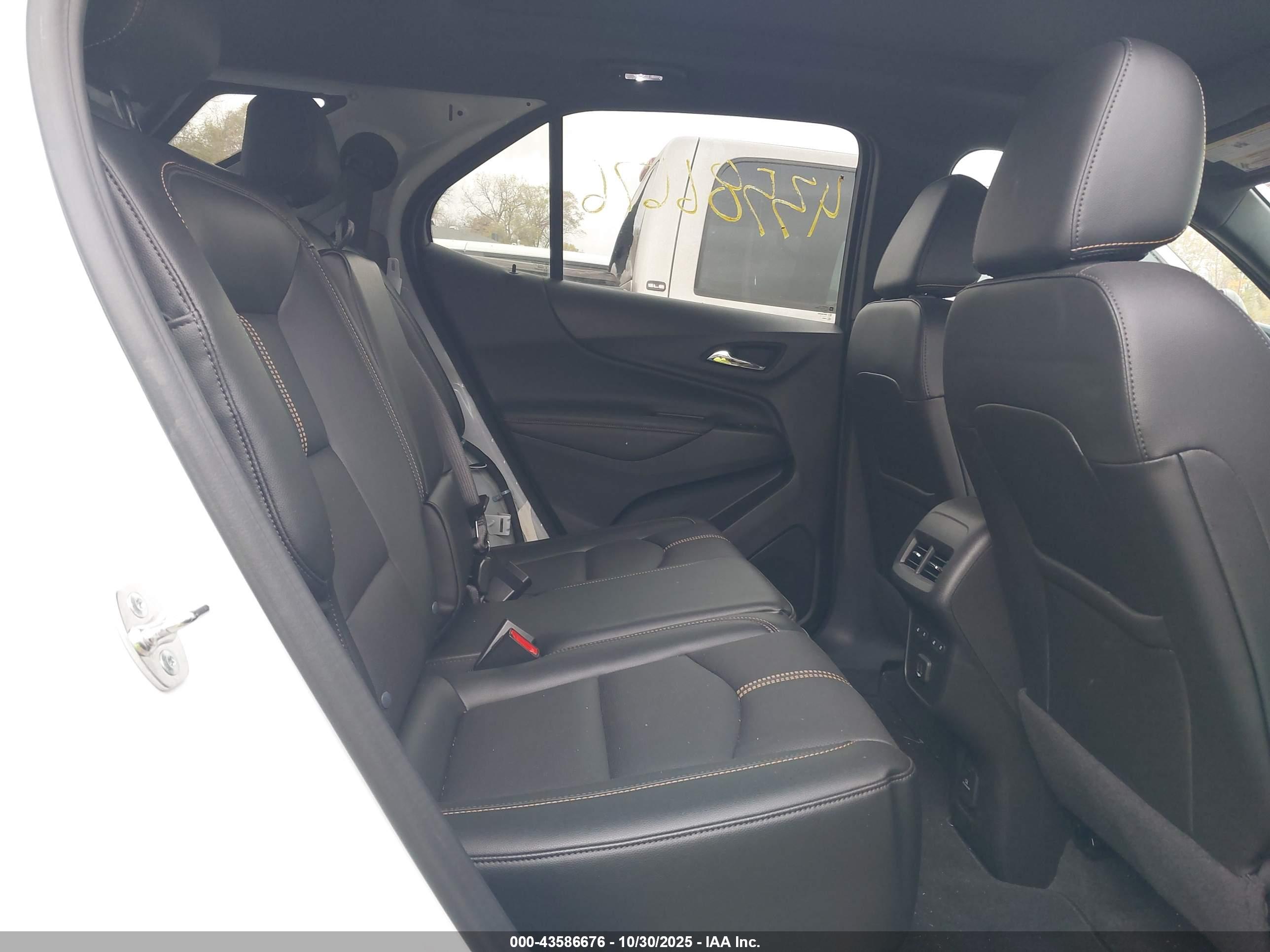 CHEVROLET EQUINOX image 8