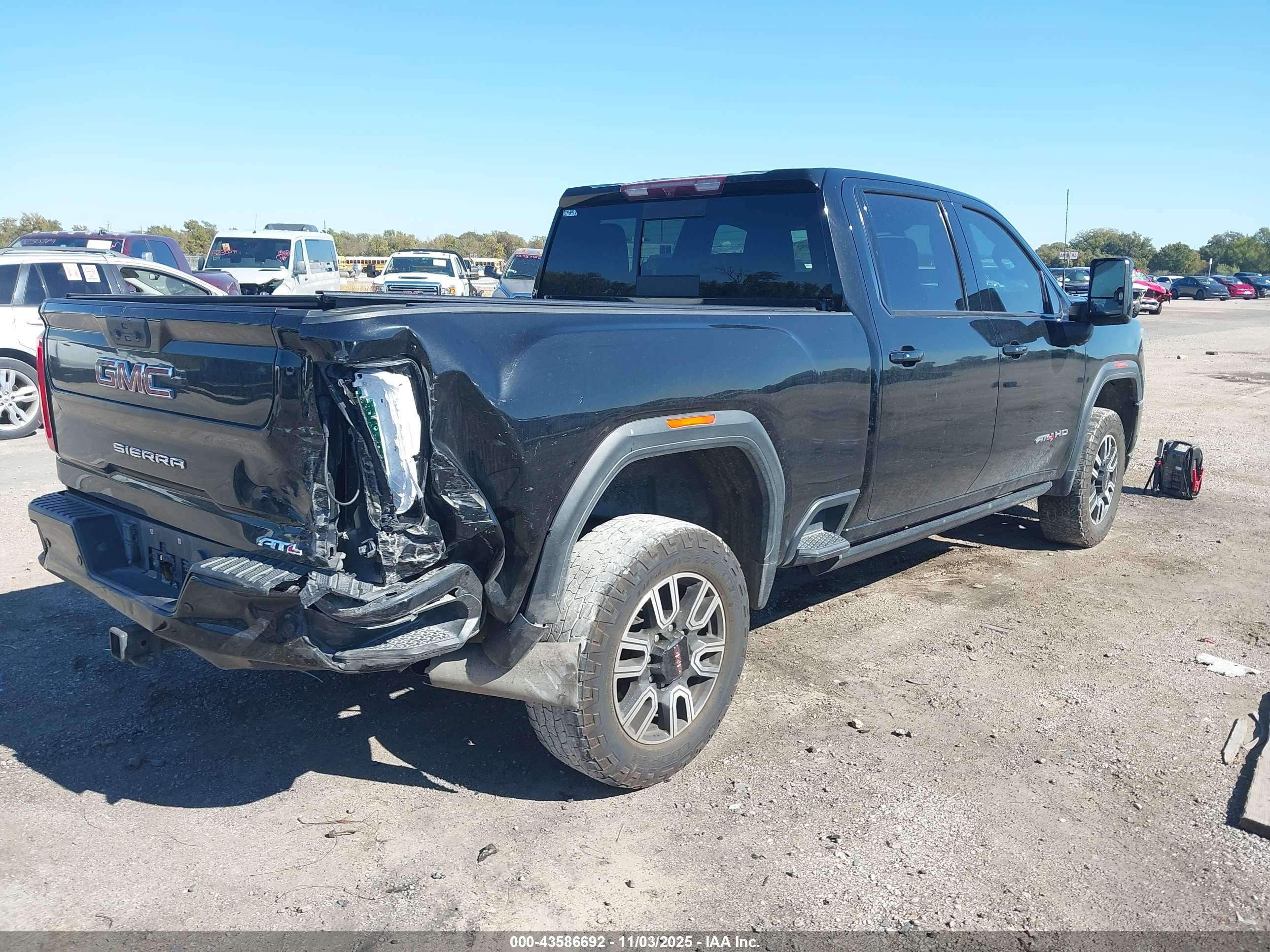 GMC SIERRA image 4