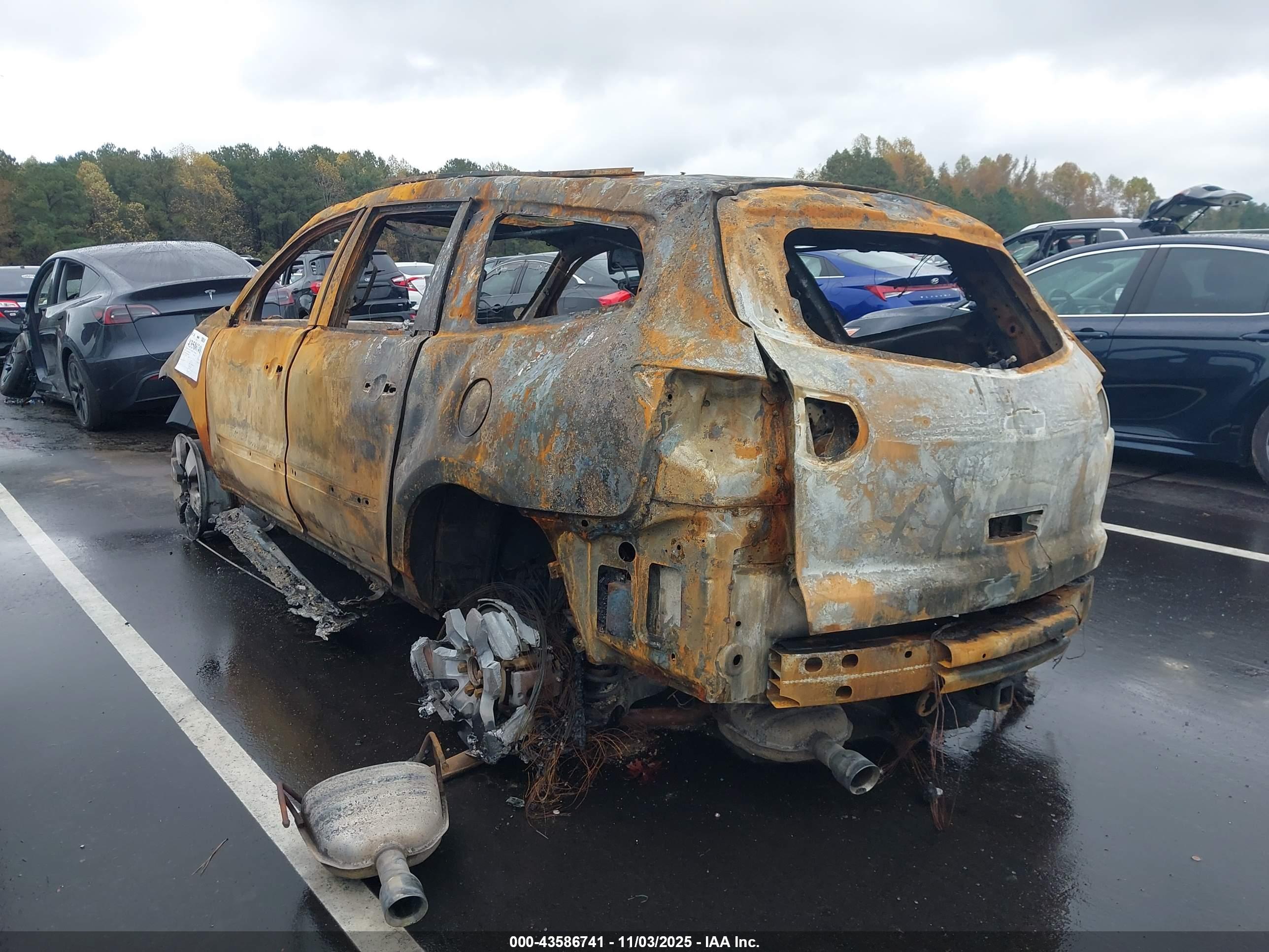 CHEVROLET TRAVERSE image 3