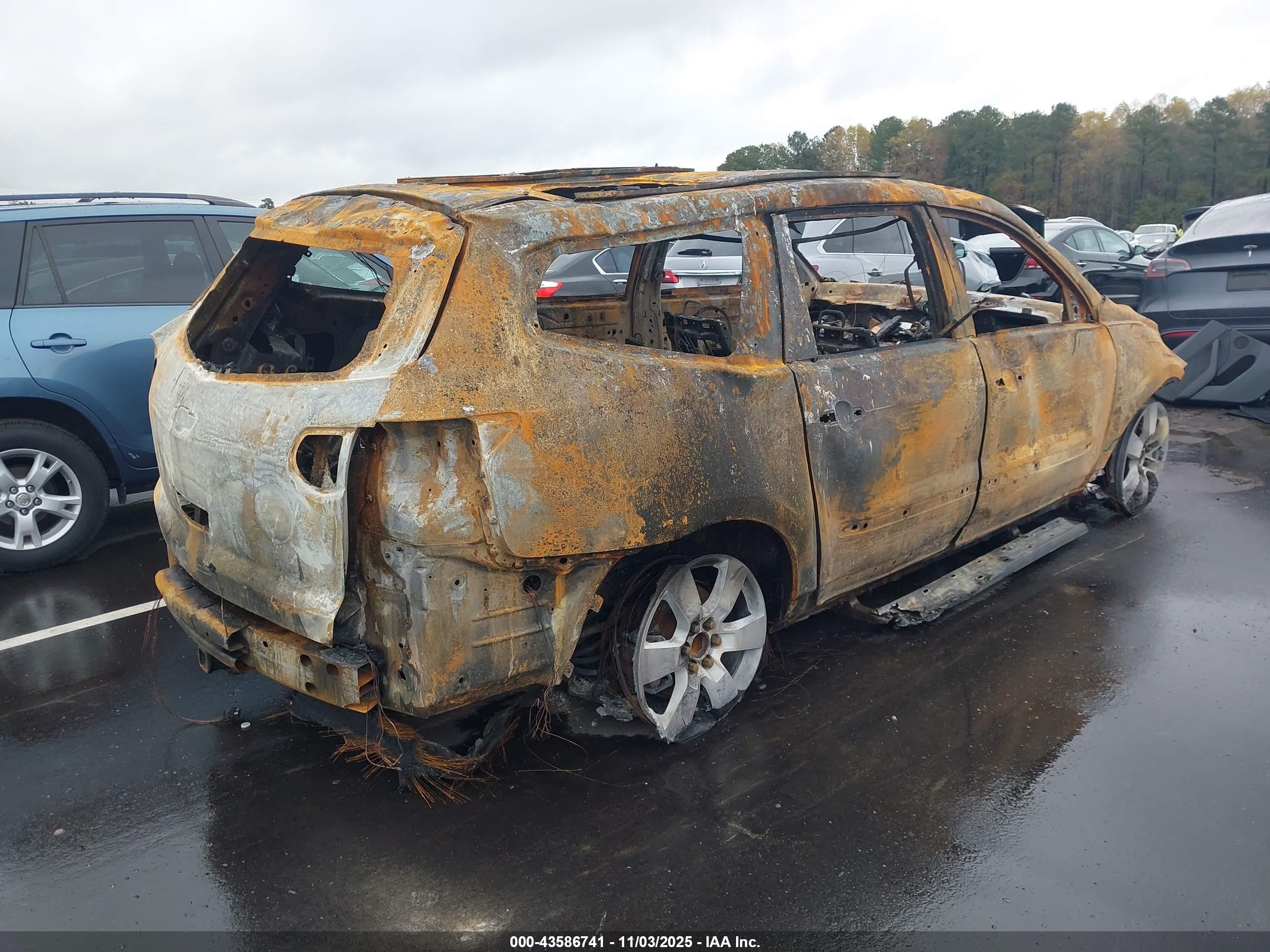 CHEVROLET TRAVERSE image 4