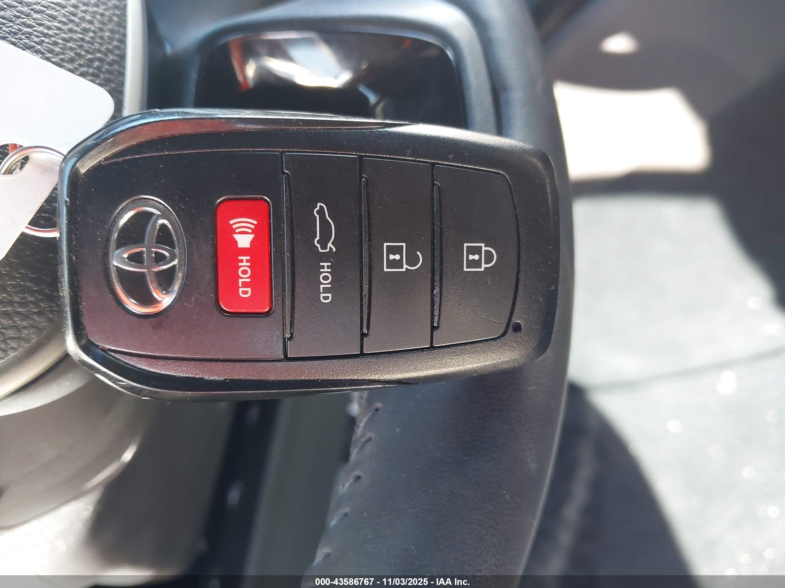 TOYOTA CAMRY image 11